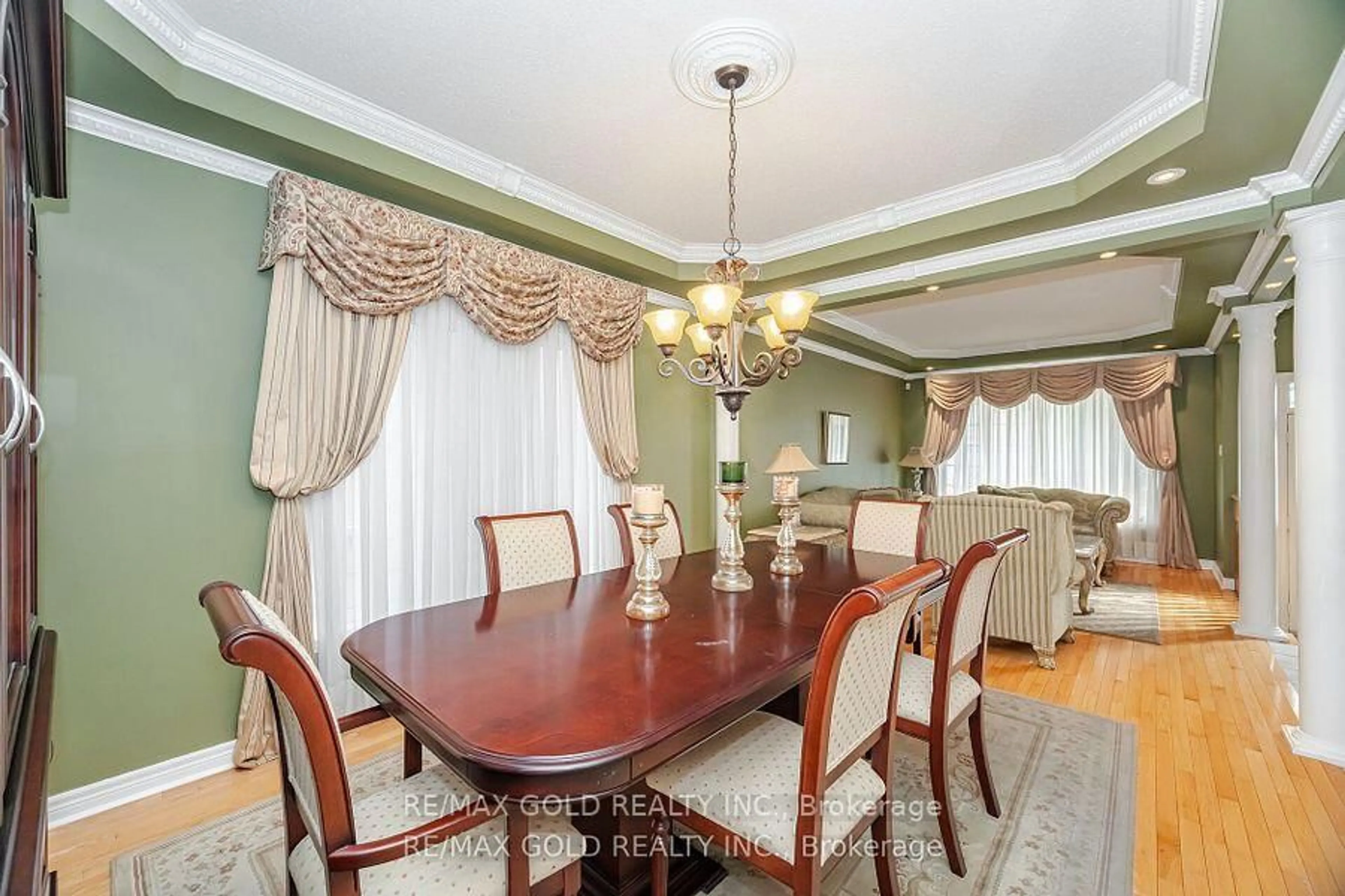 Dining room, unknown for 5 Summershade St, Brampton Ontario L6P 2B9