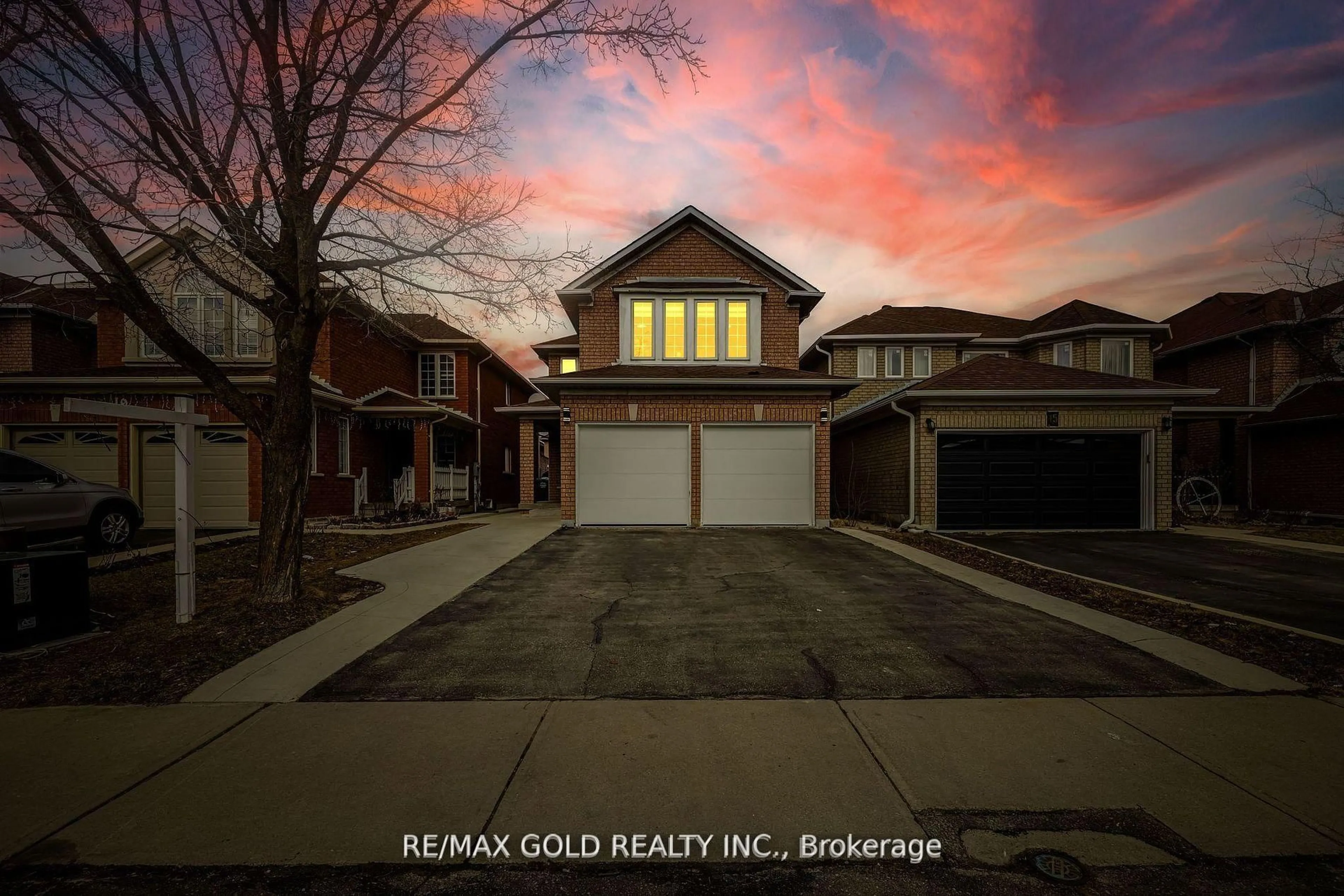 A pic from outside/outdoor area/front of a property/back of a property/a pic from drone, street for 17 Dovesong Dr, Brampton Ontario L6R 1V9