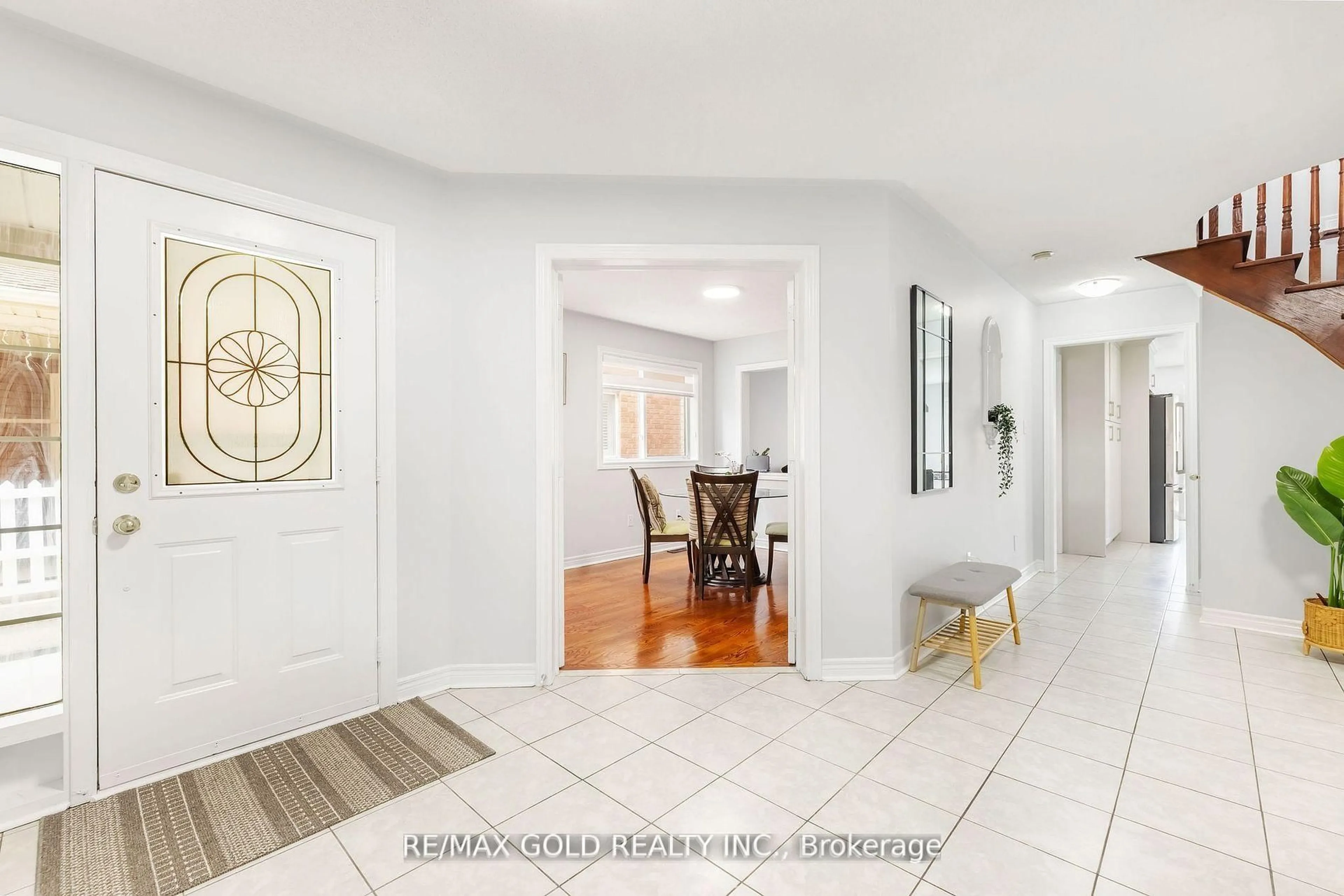 Indoor entryway for 17 Dovesong Dr, Brampton Ontario L6R 1V9