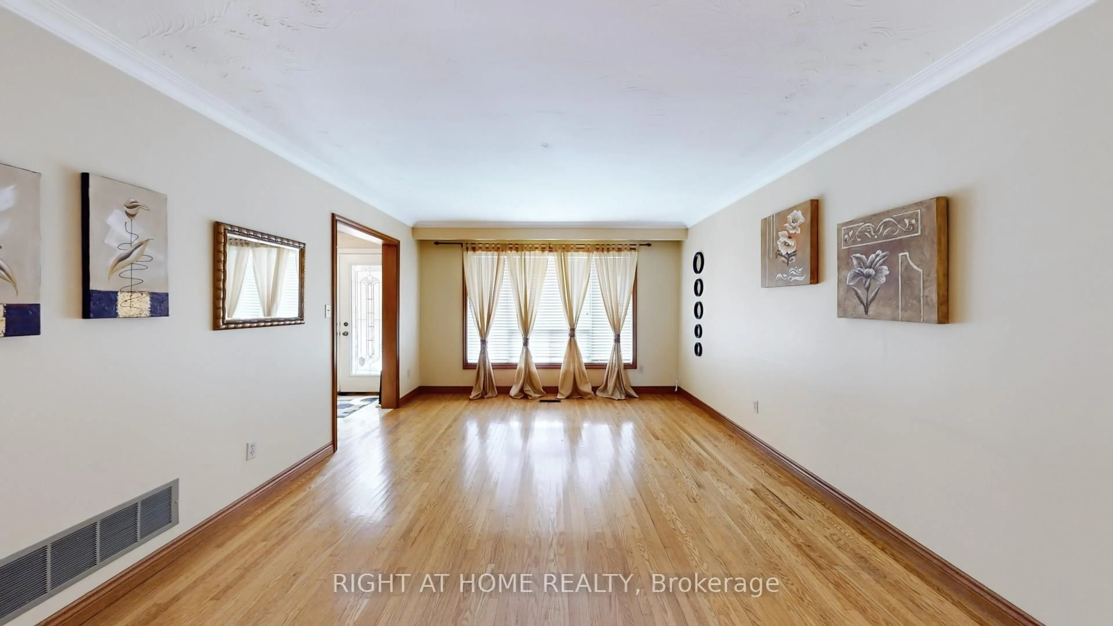 Unknown for 71 Fairview Rd, Mississauga Ontario L5B 1K7