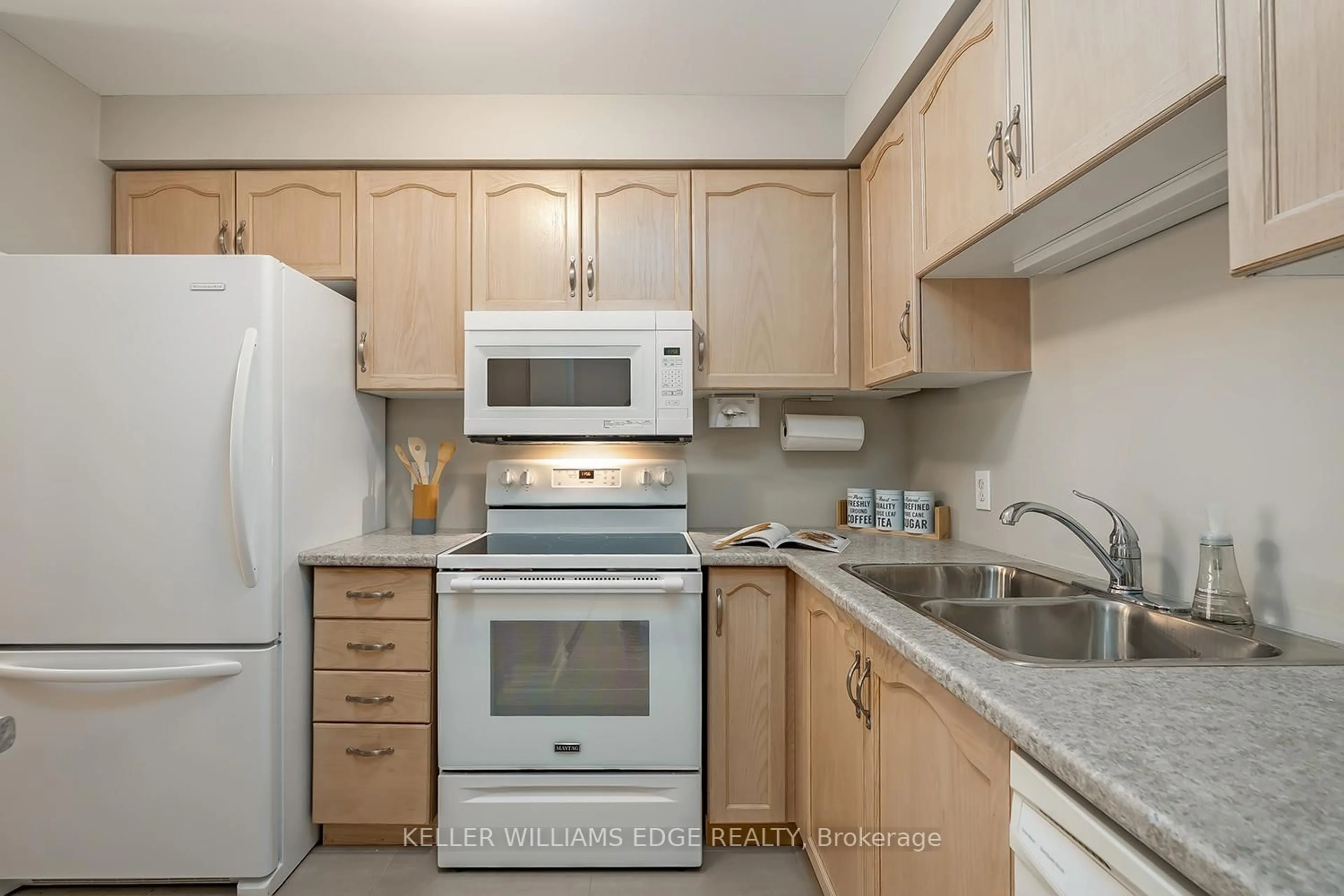 Standard kitchen, unknown for 2880 Headon Forest Dr #28, Burlington Ontario L7M 4H2