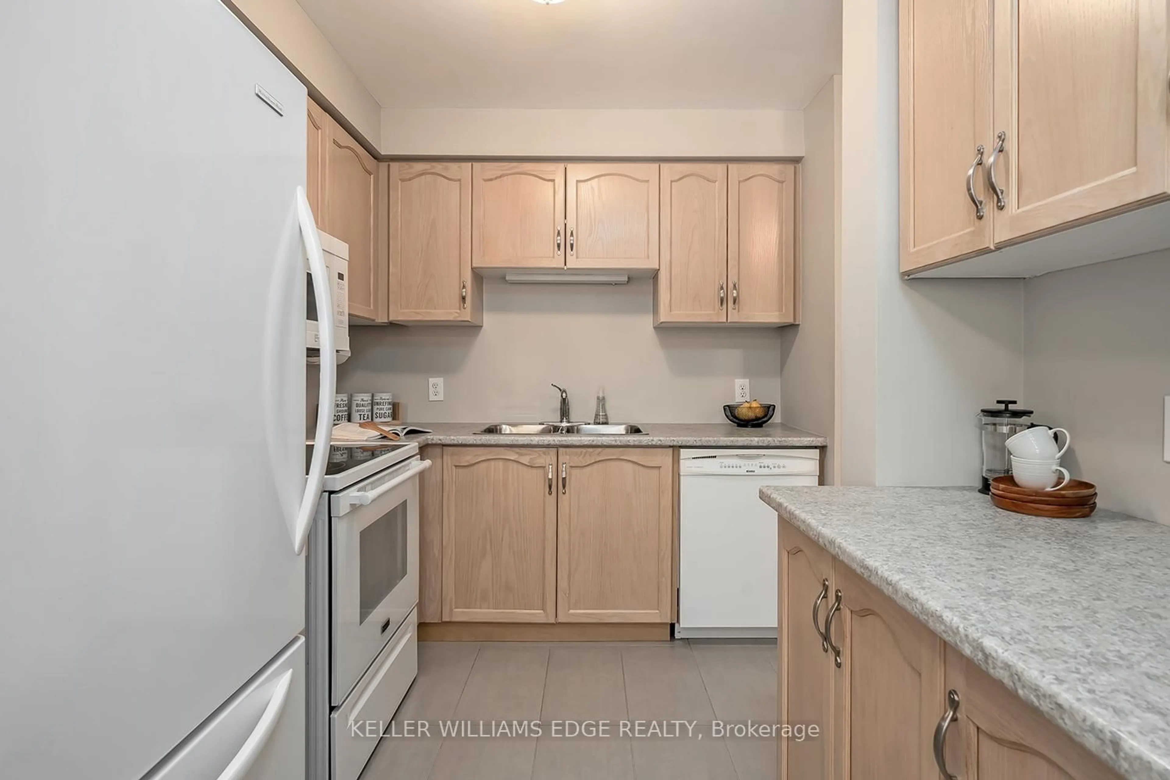 Standard kitchen, unknown for 2880 Headon Forest Dr #28, Burlington Ontario L7M 4H2