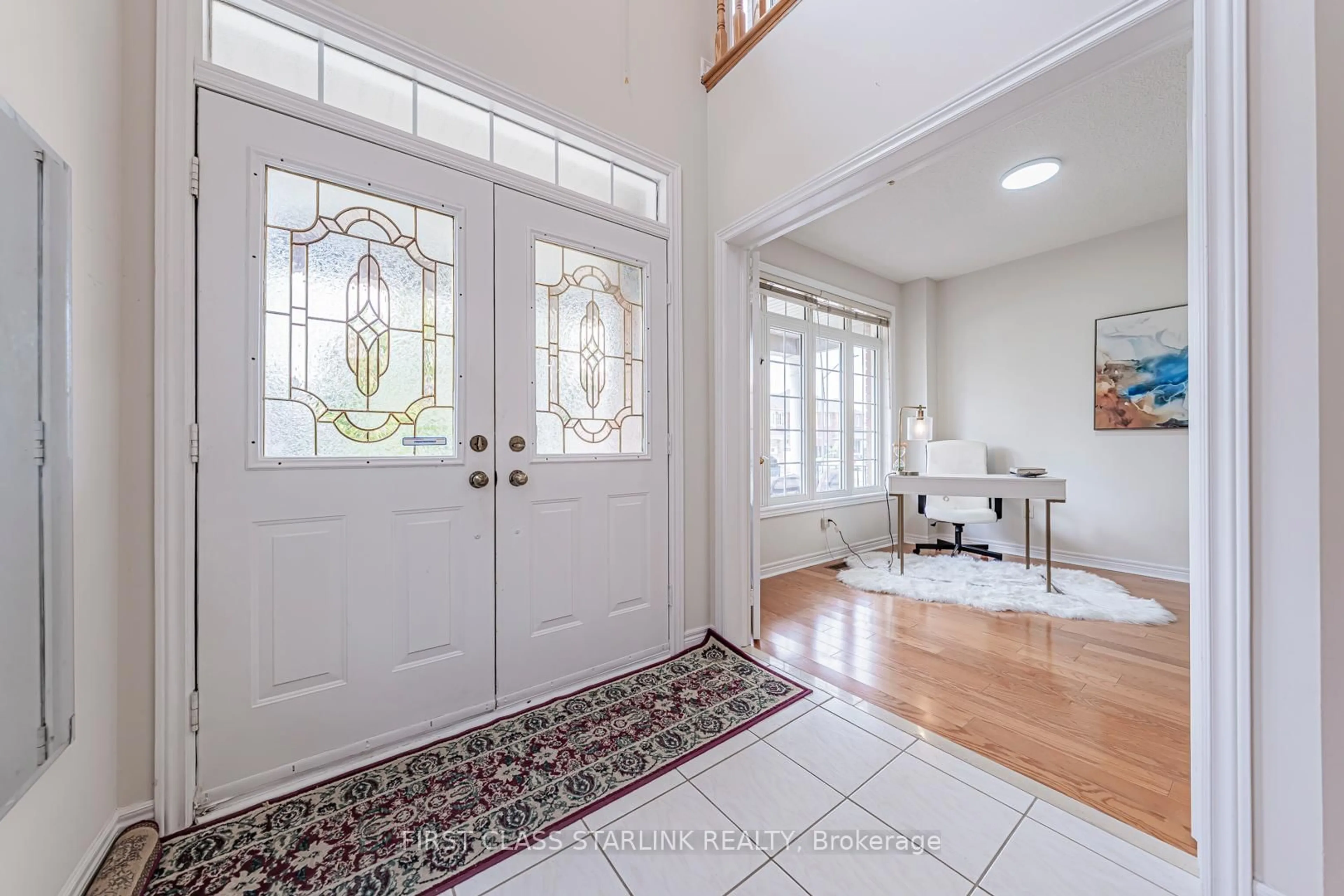 Indoor entryway for 3152 Morning Glory Mews, Mississauga Ontario L5M 6V3