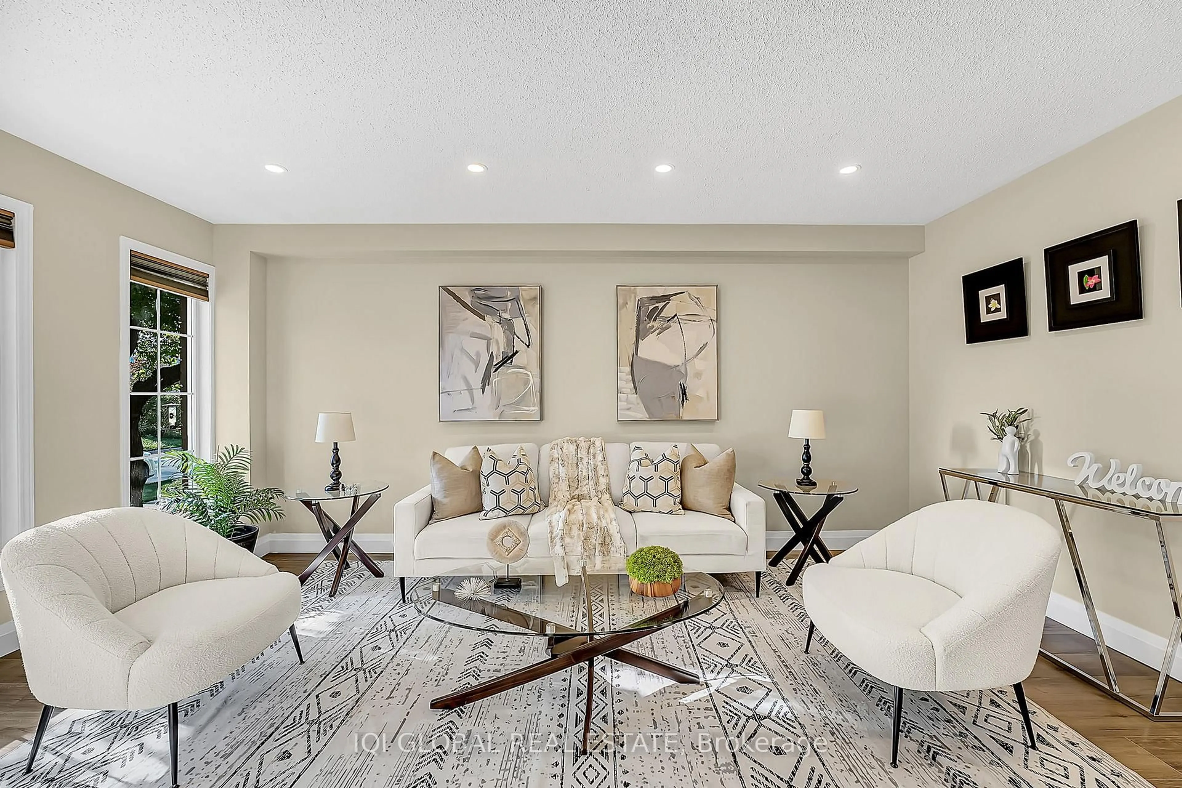 Living room with furniture, unknown for 5861 Rainberry Dr, Mississauga Ontario L5M 6S4