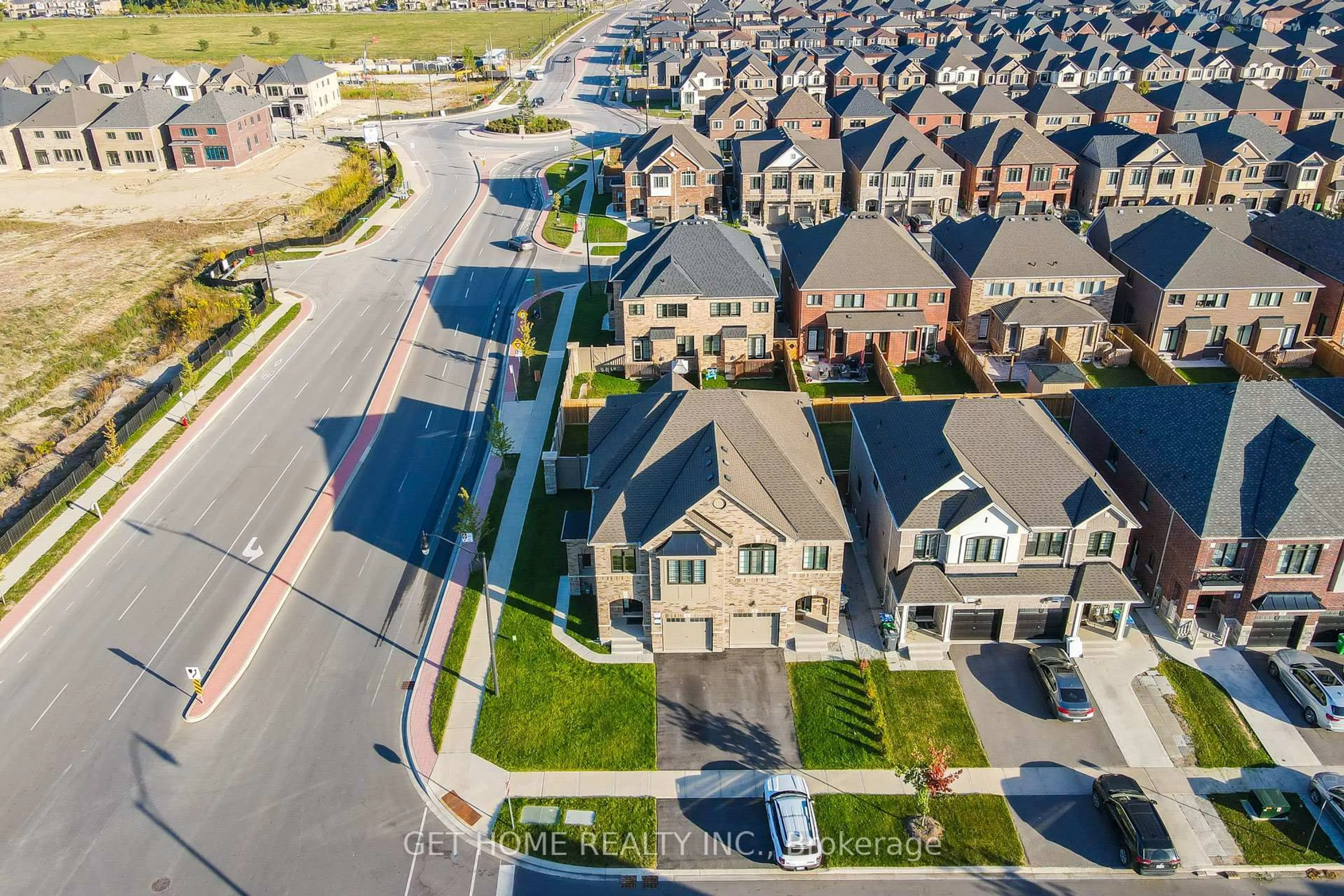 A pic from outside/outdoor area/front of a property/back of a property/a pic from drone, street for 1 Fordham Rd, Brampton Ontario L6Y 6K2