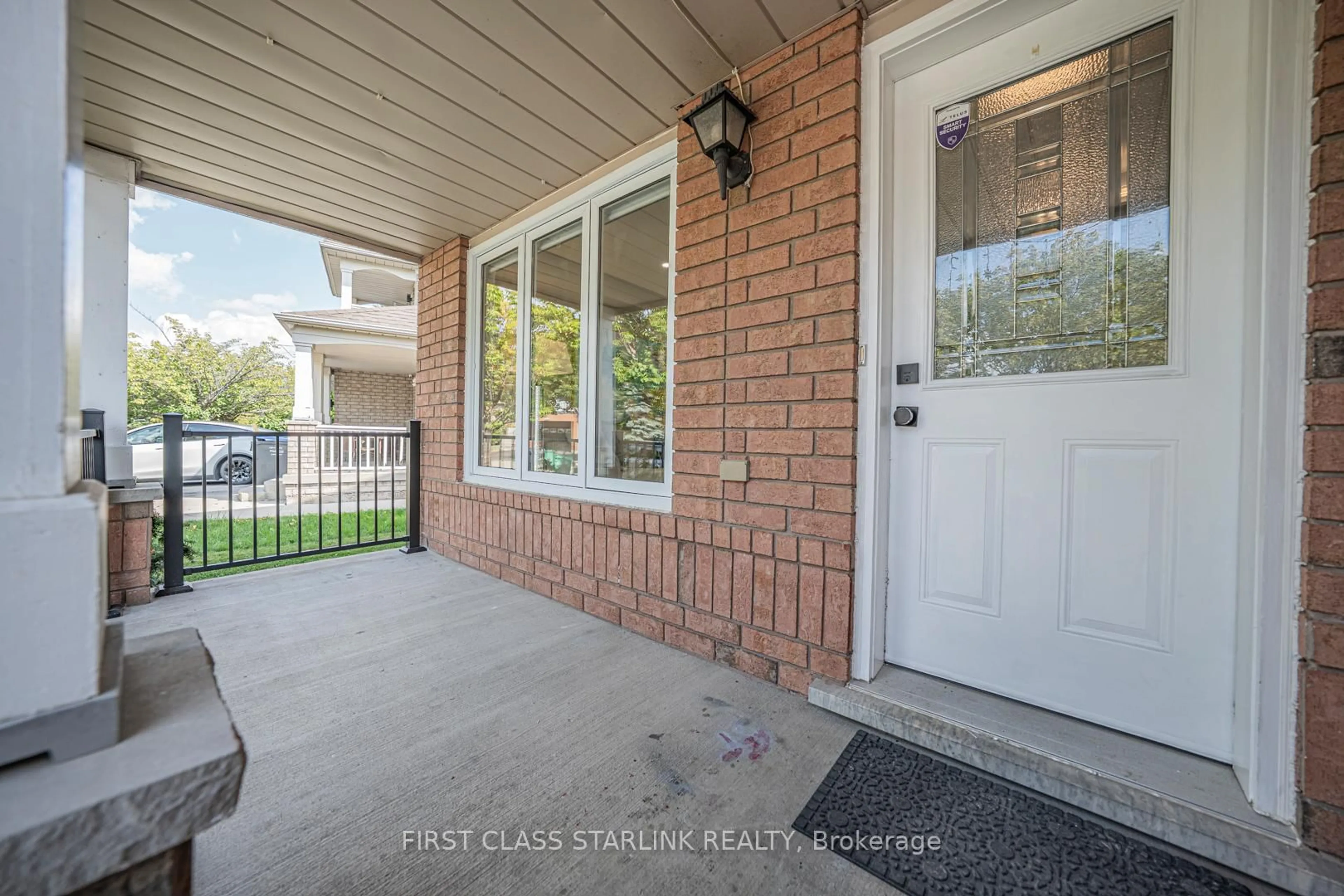 Indoor entryway for 1452 Hemingford Lane, Mississauga Ontario L5N 7Y7