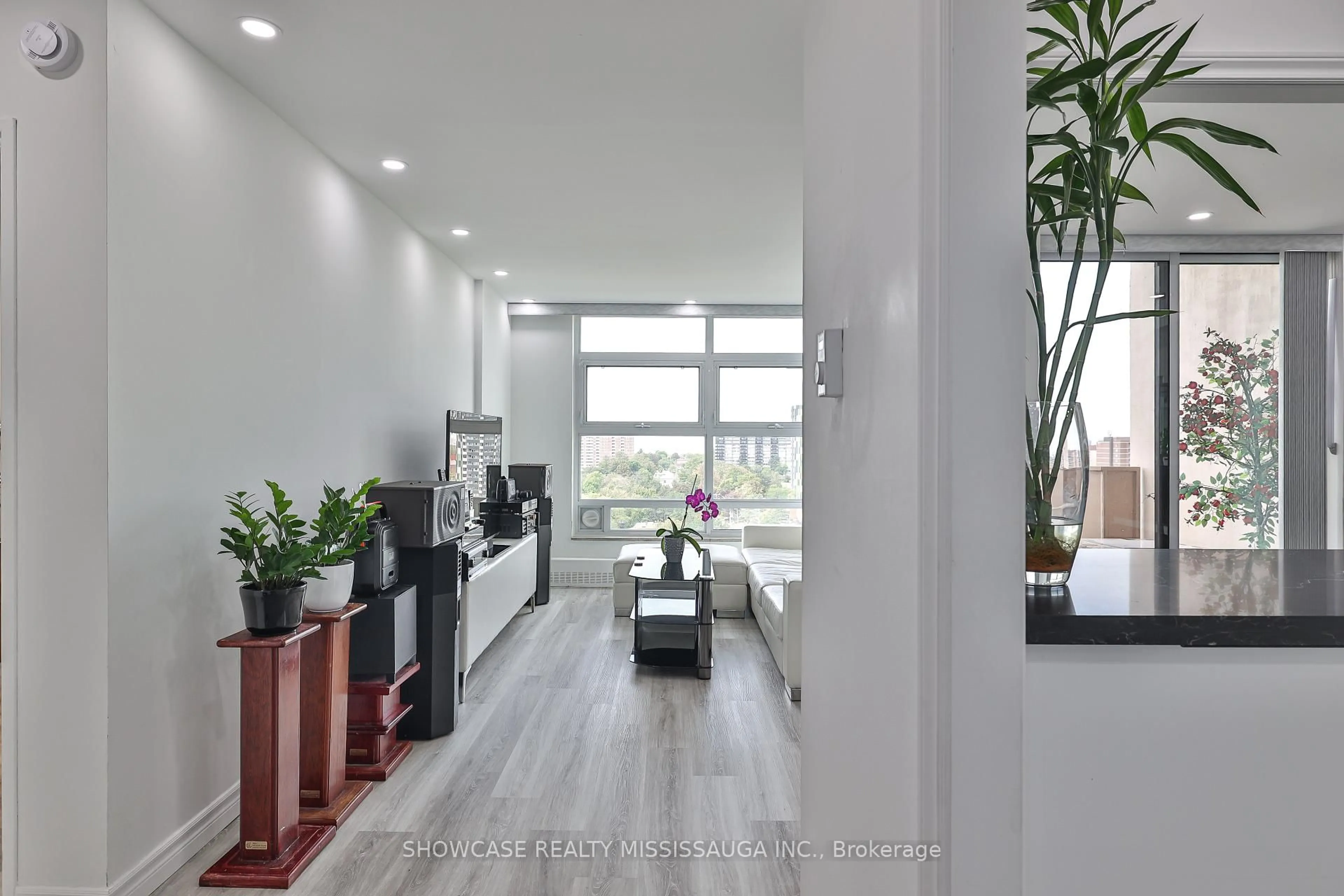 Indoor foyer for 345 Driftwood Ave #1208, Toronto Ontario M3N 2P4