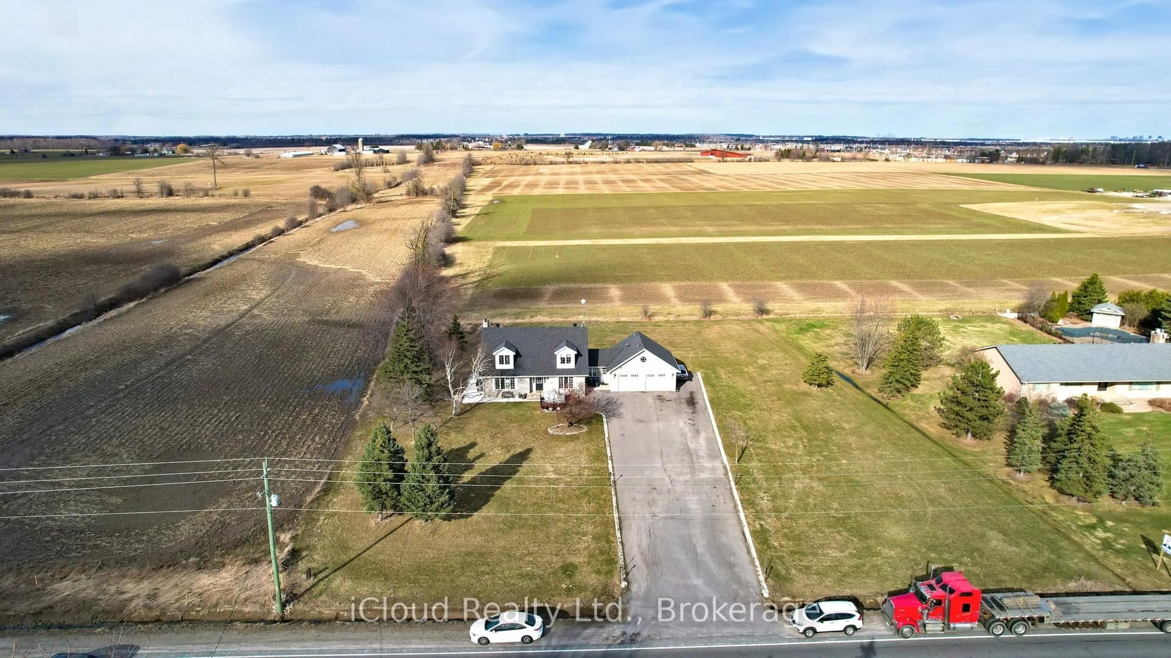 A pic from outside/outdoor area/front of a property/back of a property/a pic from drone, unknown for 12191 Mississauga Rd, Caledon Ontario L7C 1X1
