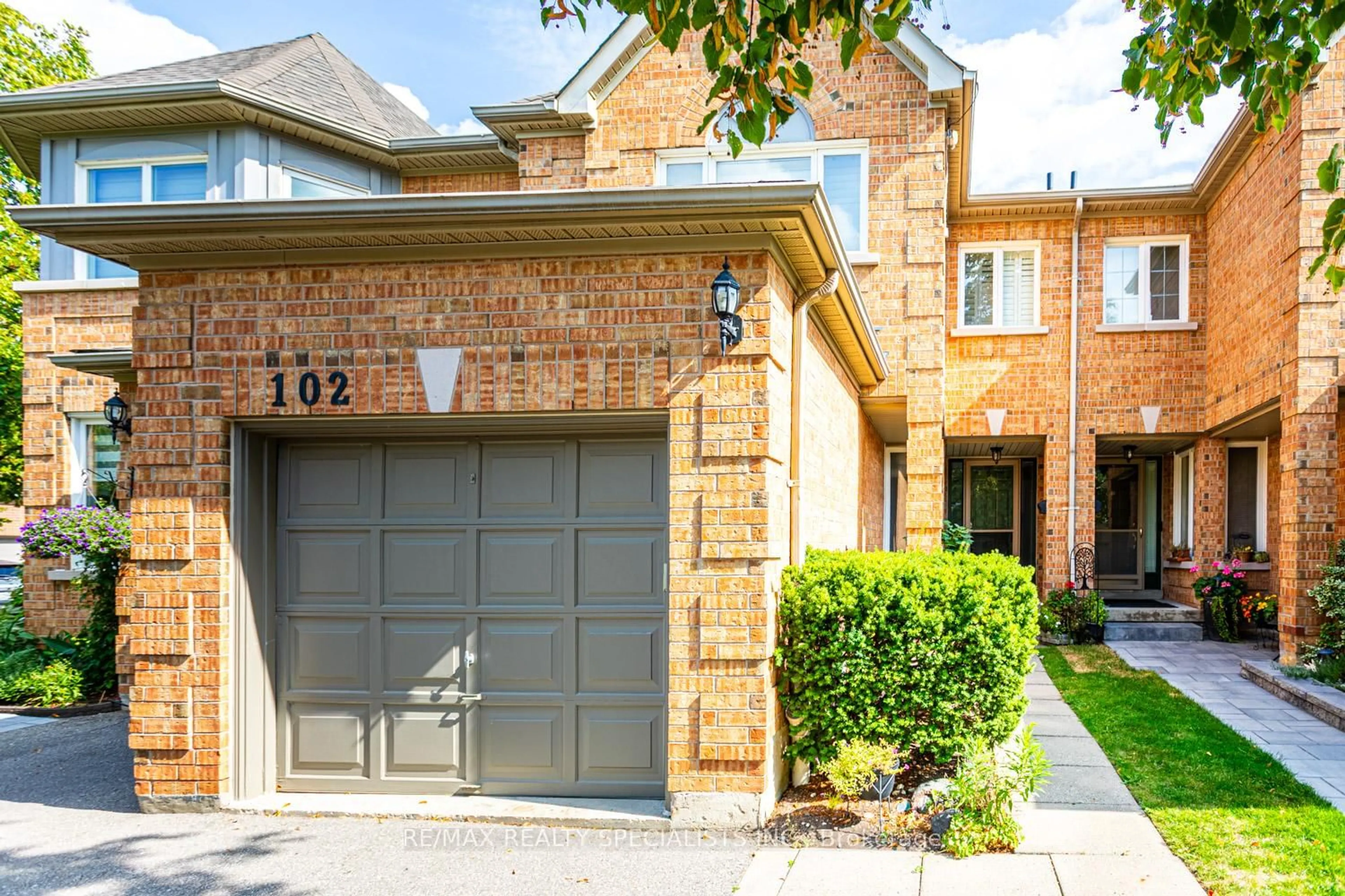 Home with brick exterior material, street for 5230 Glen Erin Dr #102, Mississauga Ontario L5M 5Z7