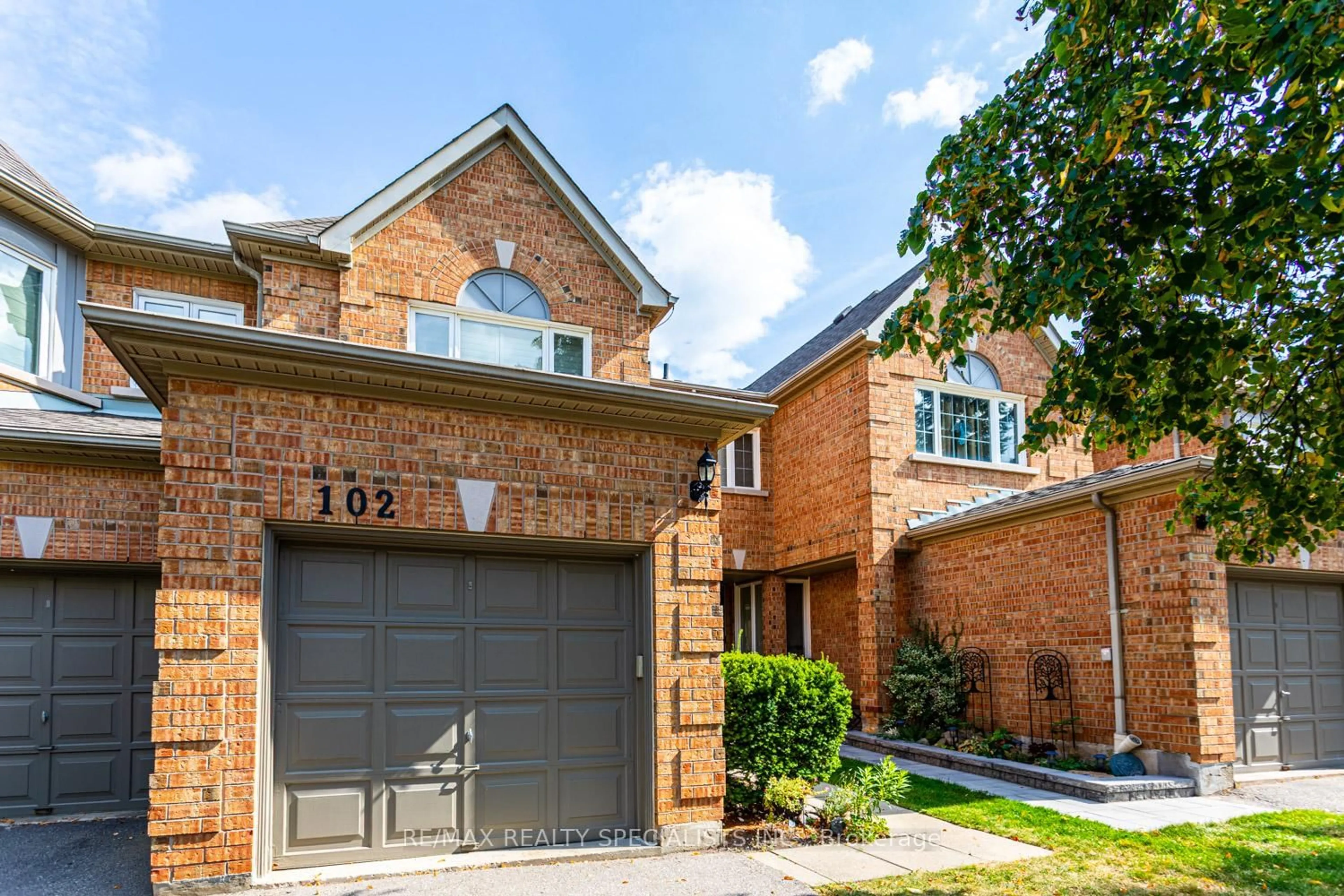 Home with brick exterior material, street for 5230 Glen Erin Dr #102, Mississauga Ontario L5M 5Z7