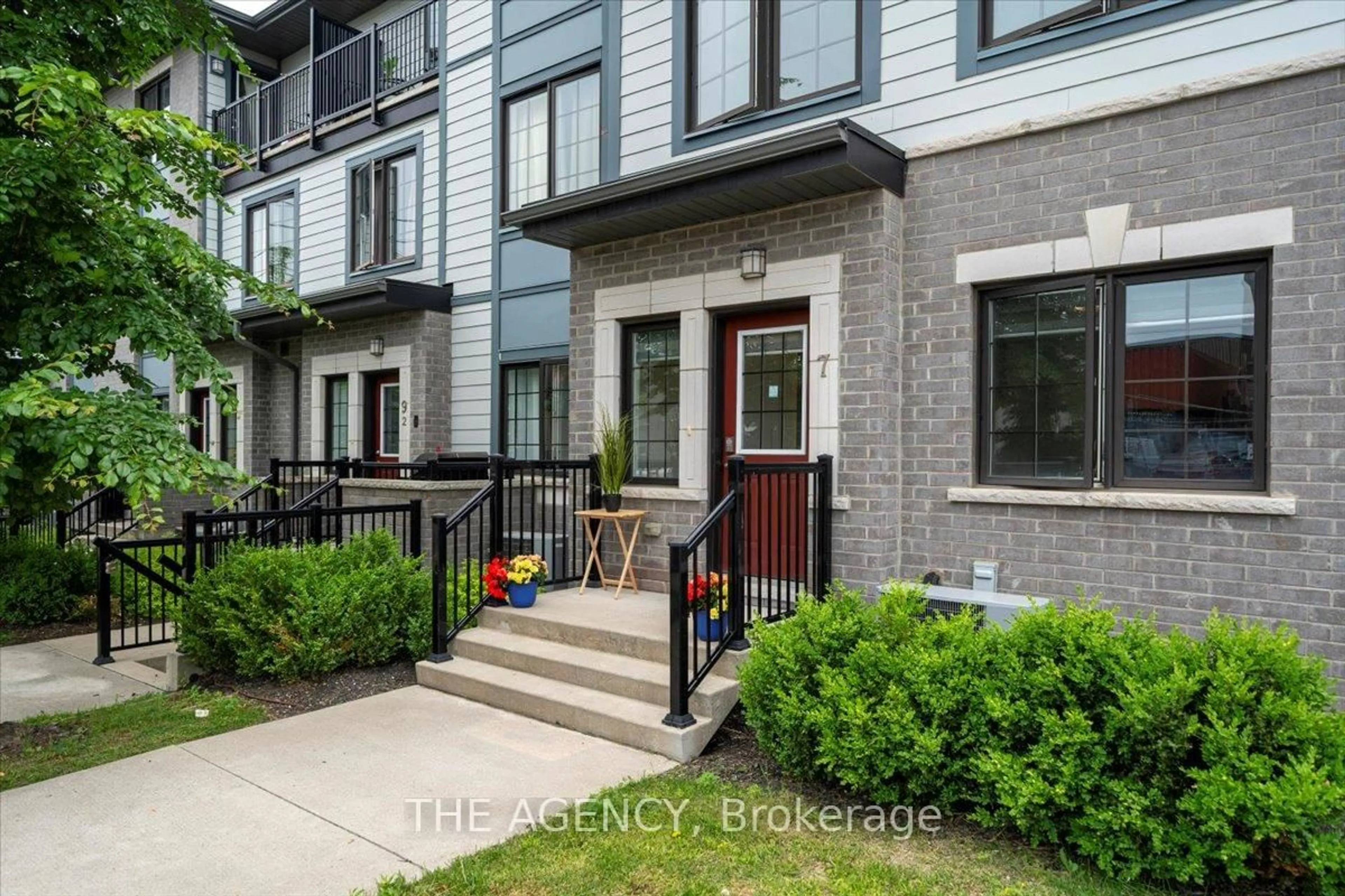 Indoor entryway for 7 Forbes Ave, Toronto Ontario M6M 0B5