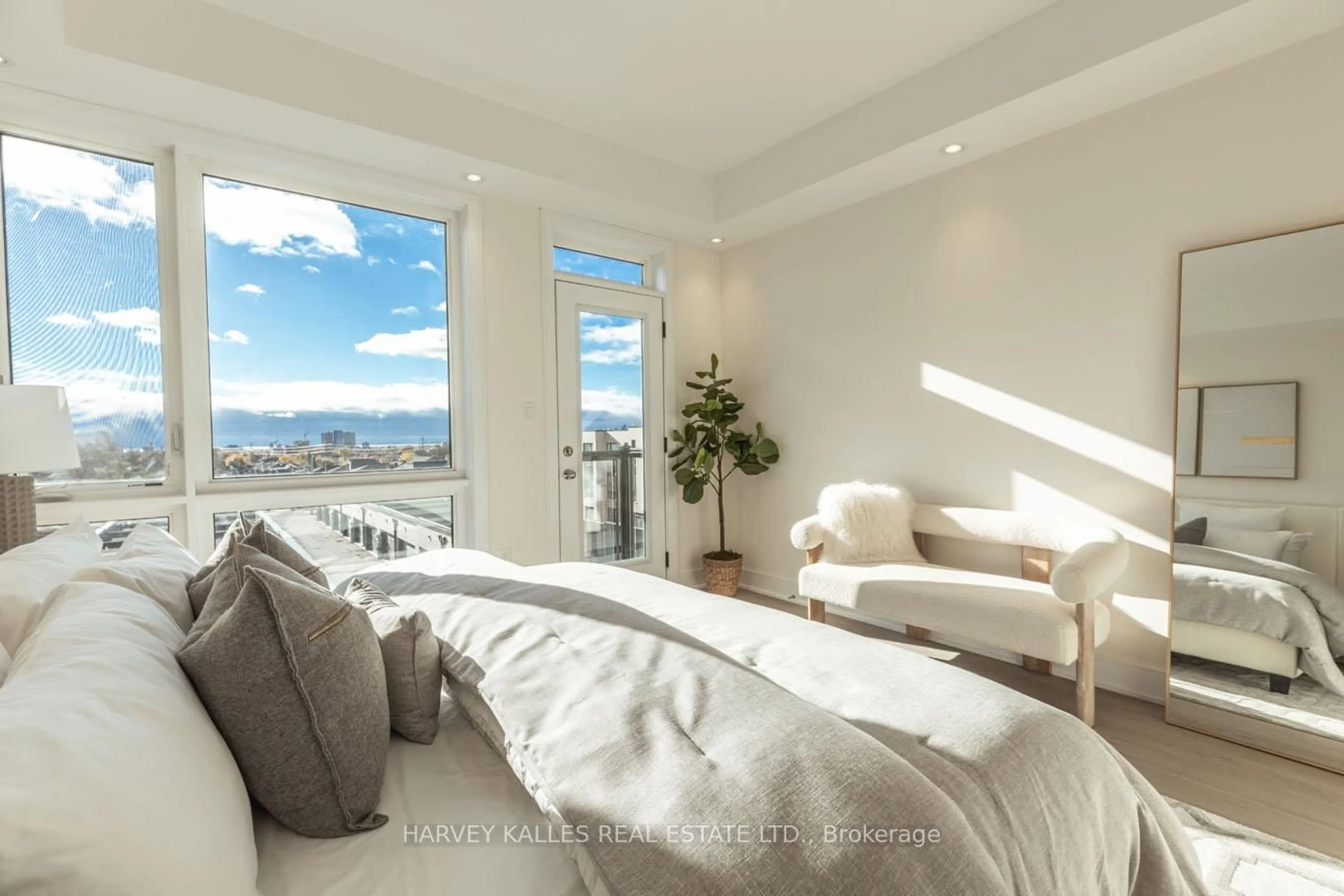 Bedroom with bed, unknown for 15 Innes Ave, Toronto Ontario M6E 0B2