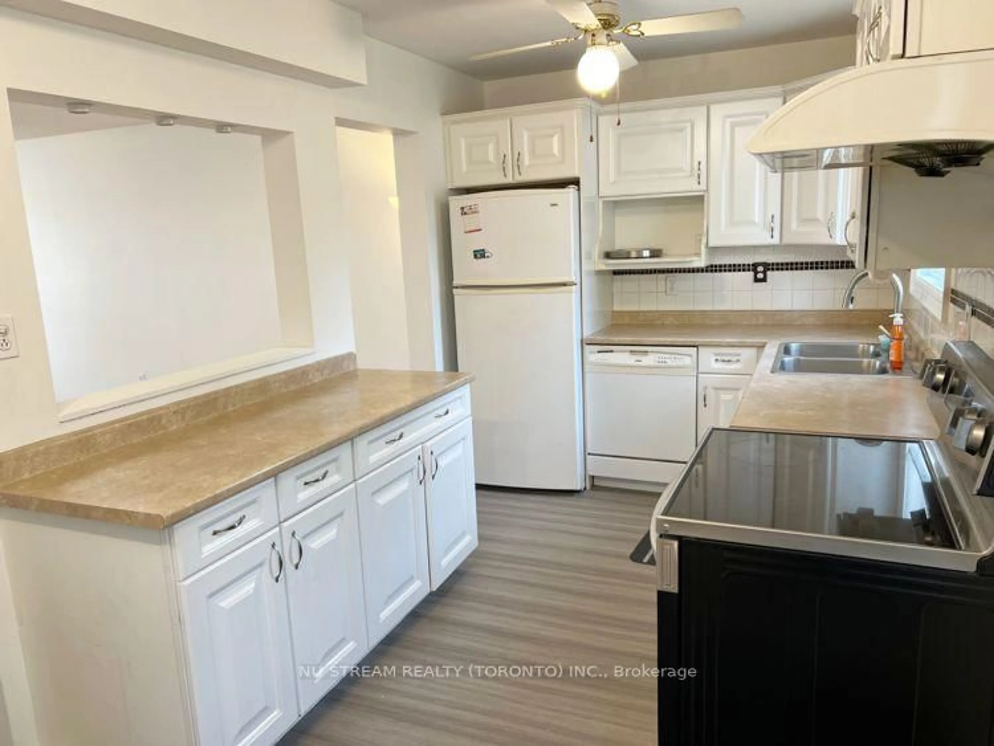 Standard kitchen, unknown for 91 Morley Cres #91, Brampton Ontario L6S 3K8