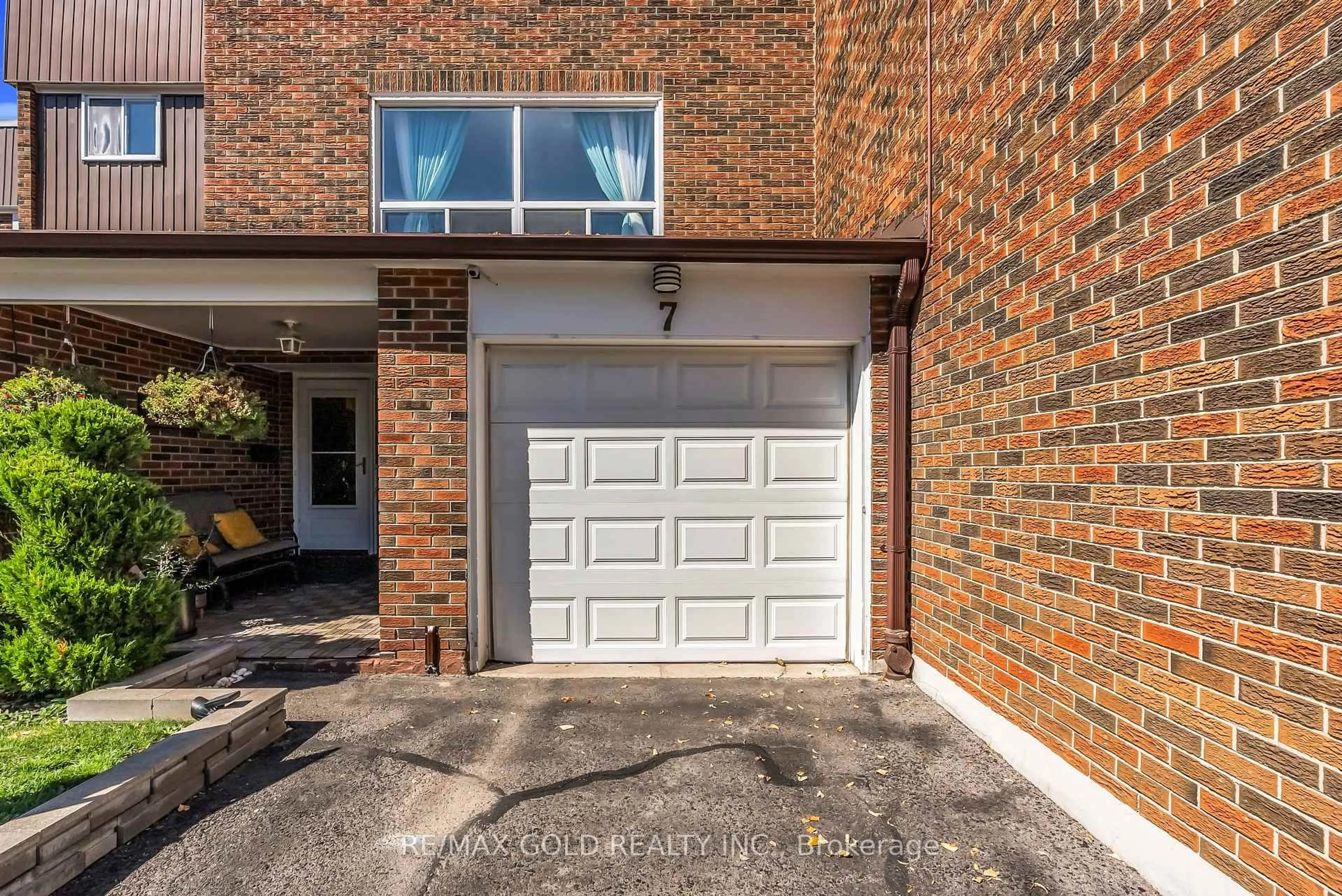 Home with brick exterior material, street for 3065 Lenester Dr #7, Mississauga Ontario L5C 2B8