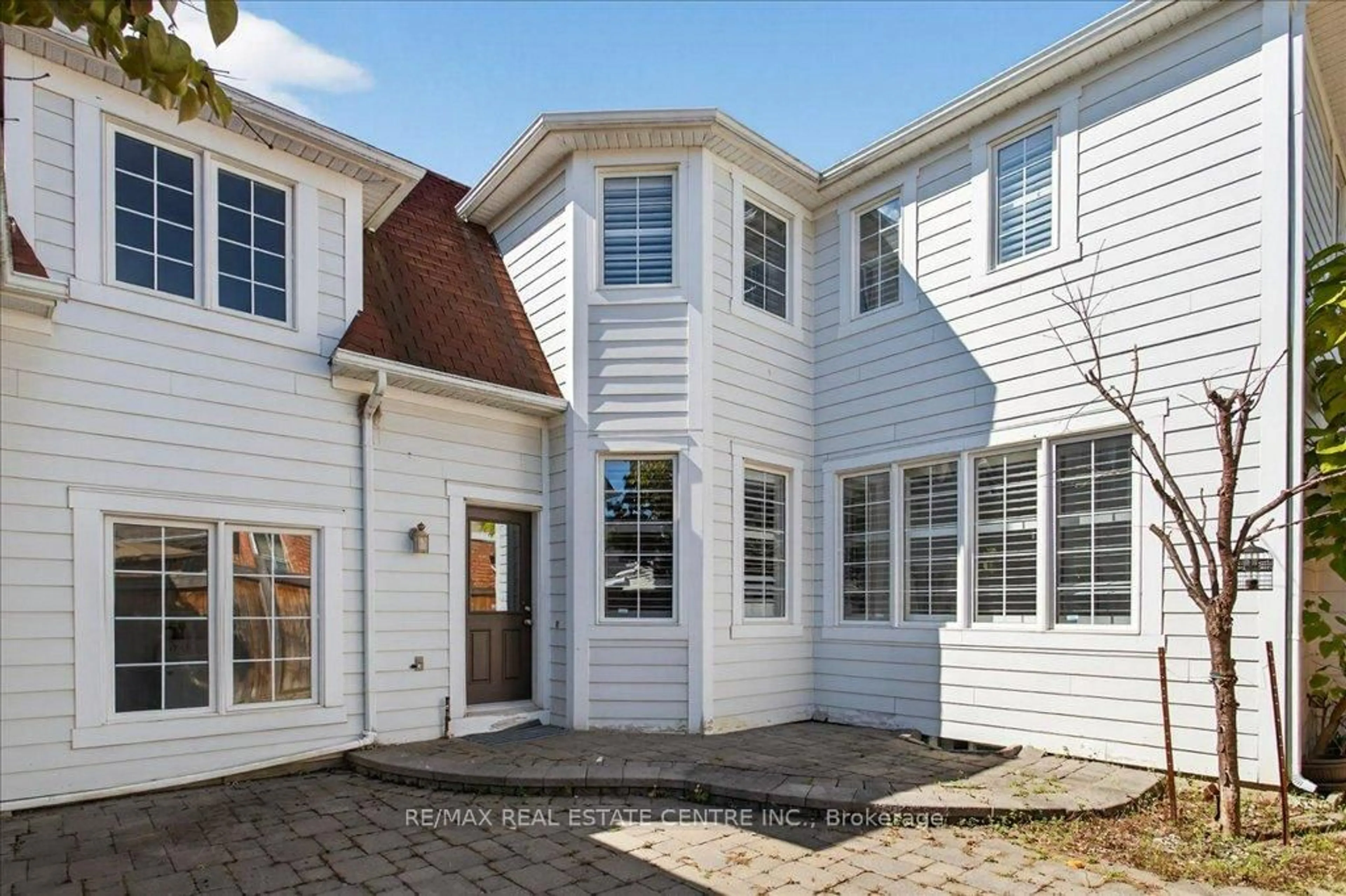 Home with vinyl exterior material, street for 852 Bessy Tr, Milton Ontario L9T 0G8