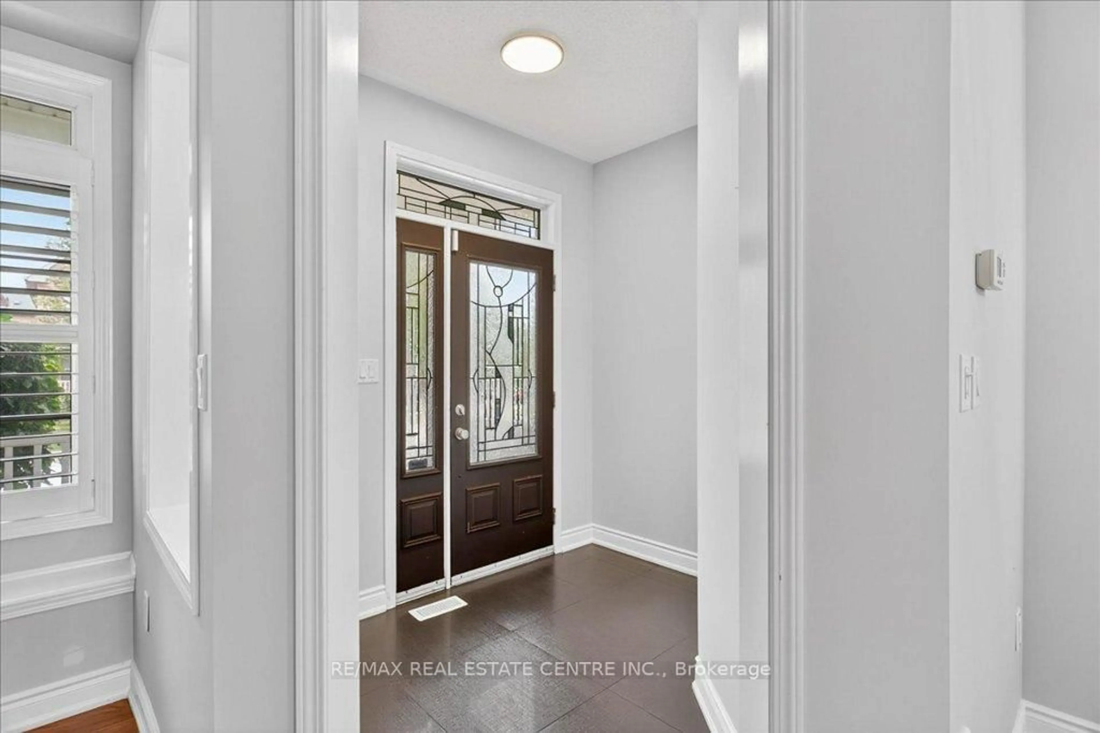 Indoor entryway for 852 Bessy Tr, Milton Ontario L9T 0G8