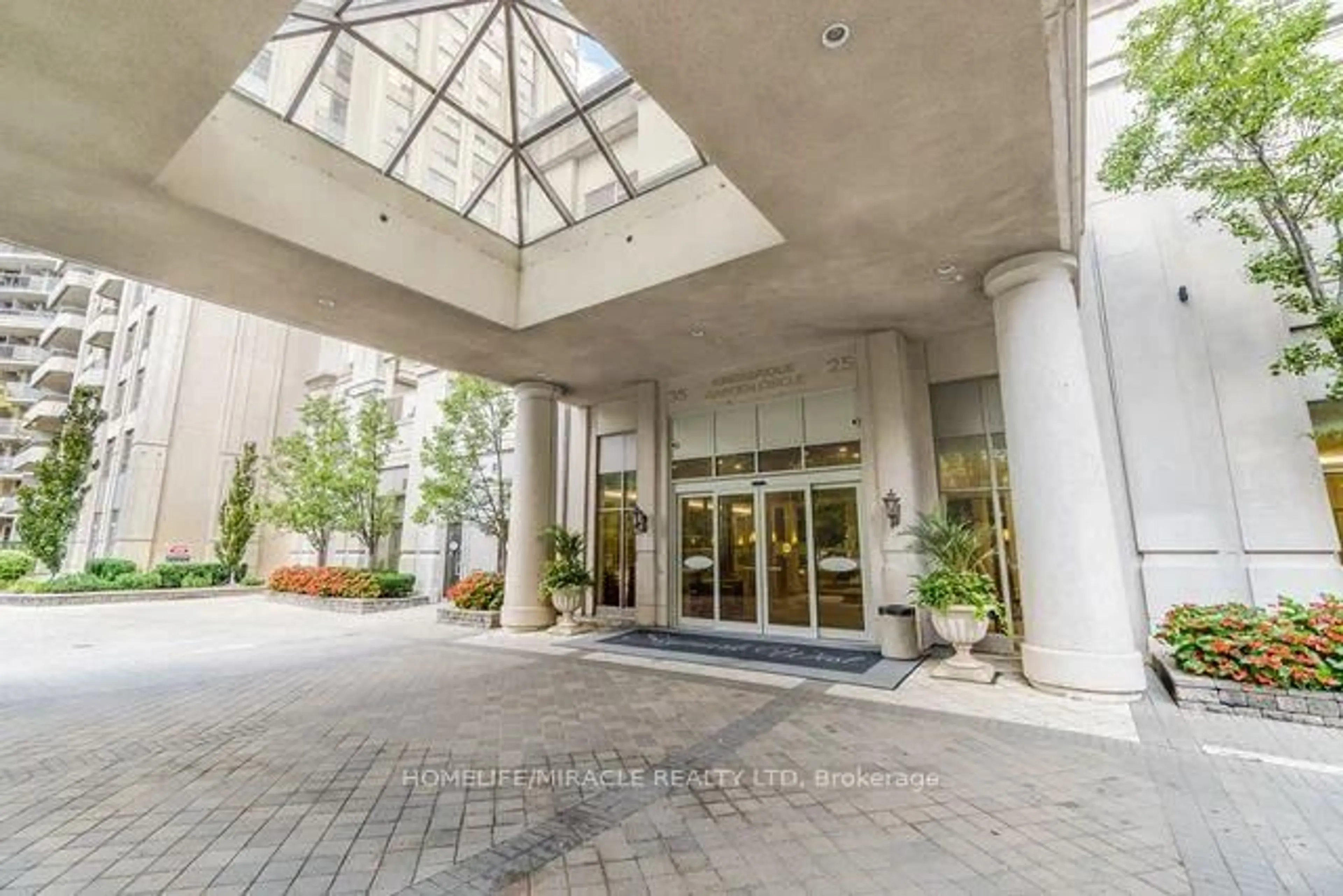 Indoor foyer for 35 kingsbridge Garden Circ #803, Mississauga Ontario L5R 3Z5