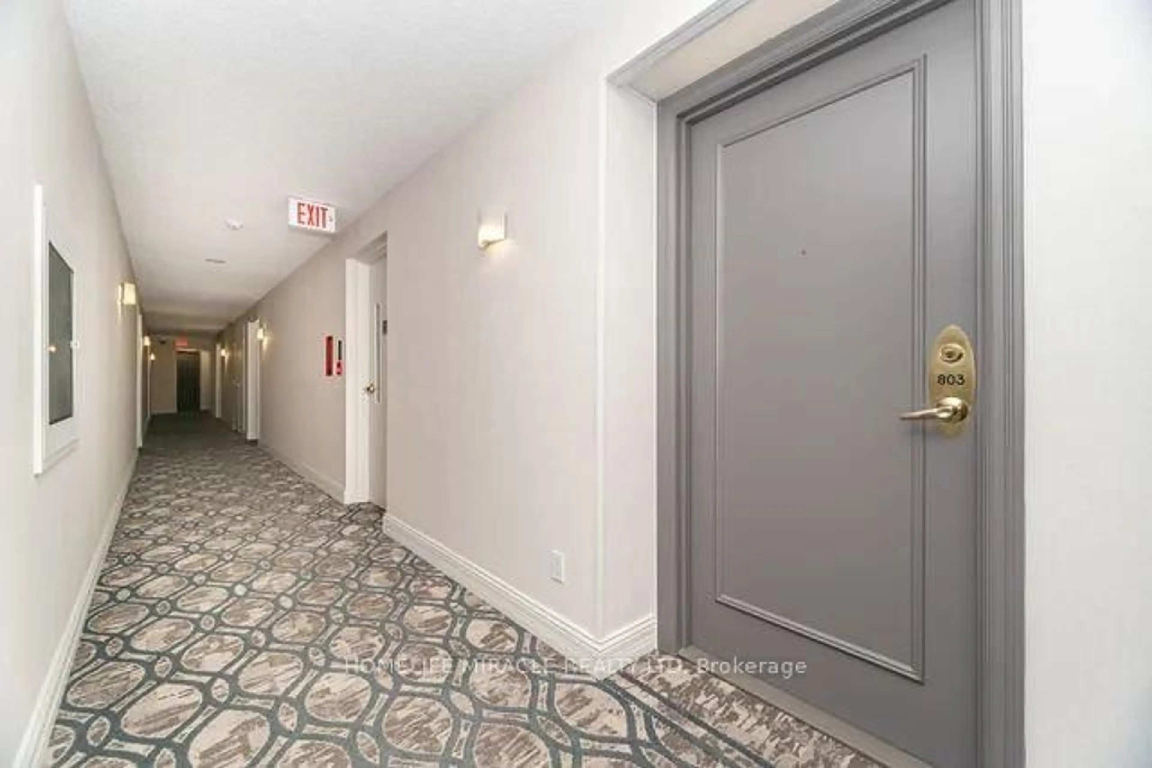 Indoor foyer for 35 kingsbridge Garden Circ #803, Mississauga Ontario L5R 3Z5