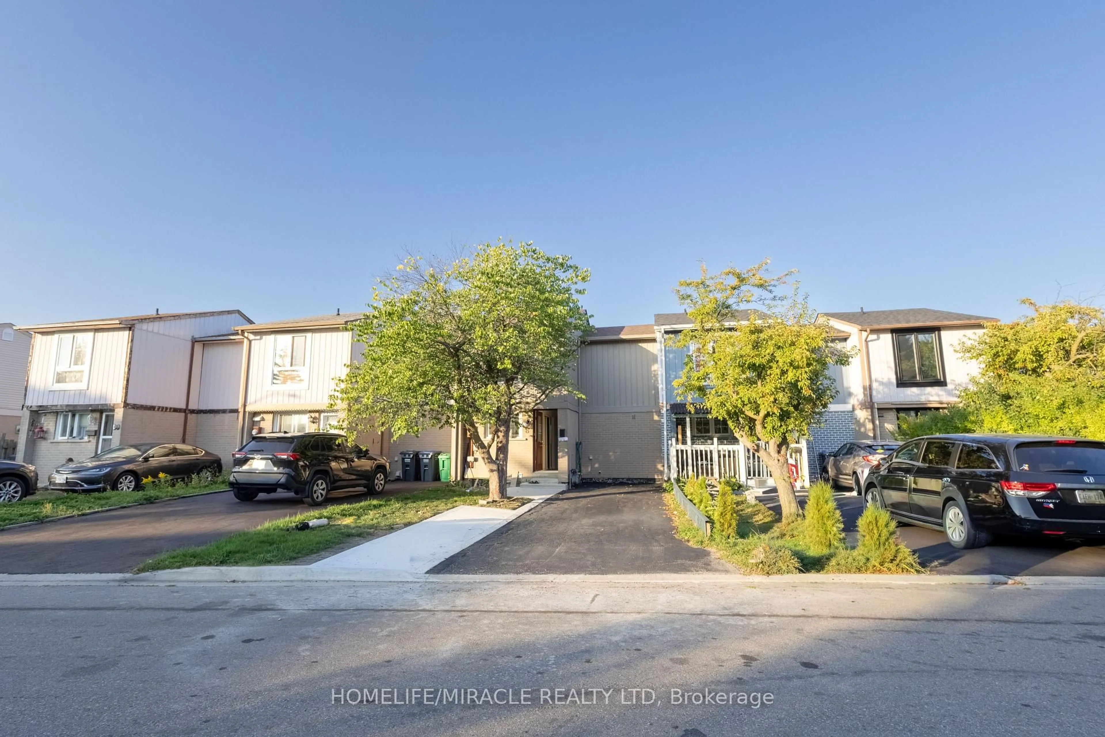 Unknown for 8 Grand Valley Dr, Brampton Ontario L6S 2L1