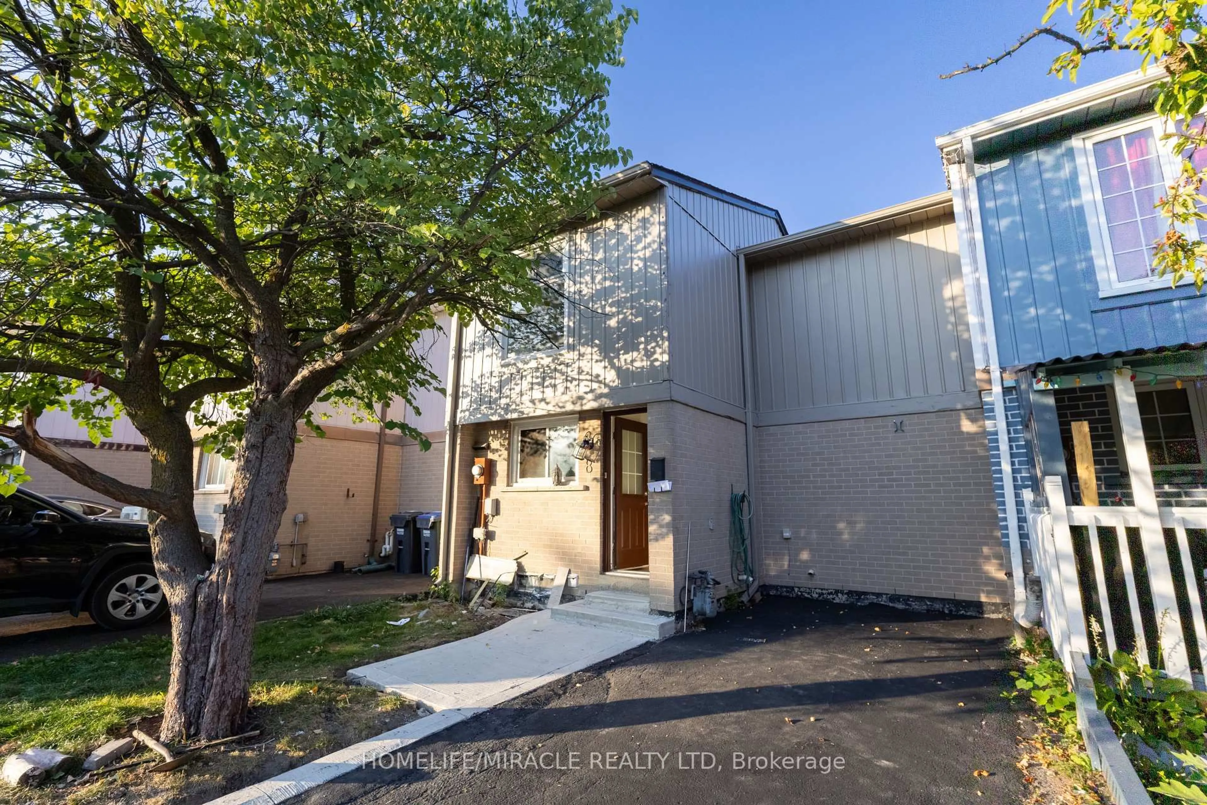 Unknown for 8 Grand Valley Dr, Brampton Ontario L6S 2L1