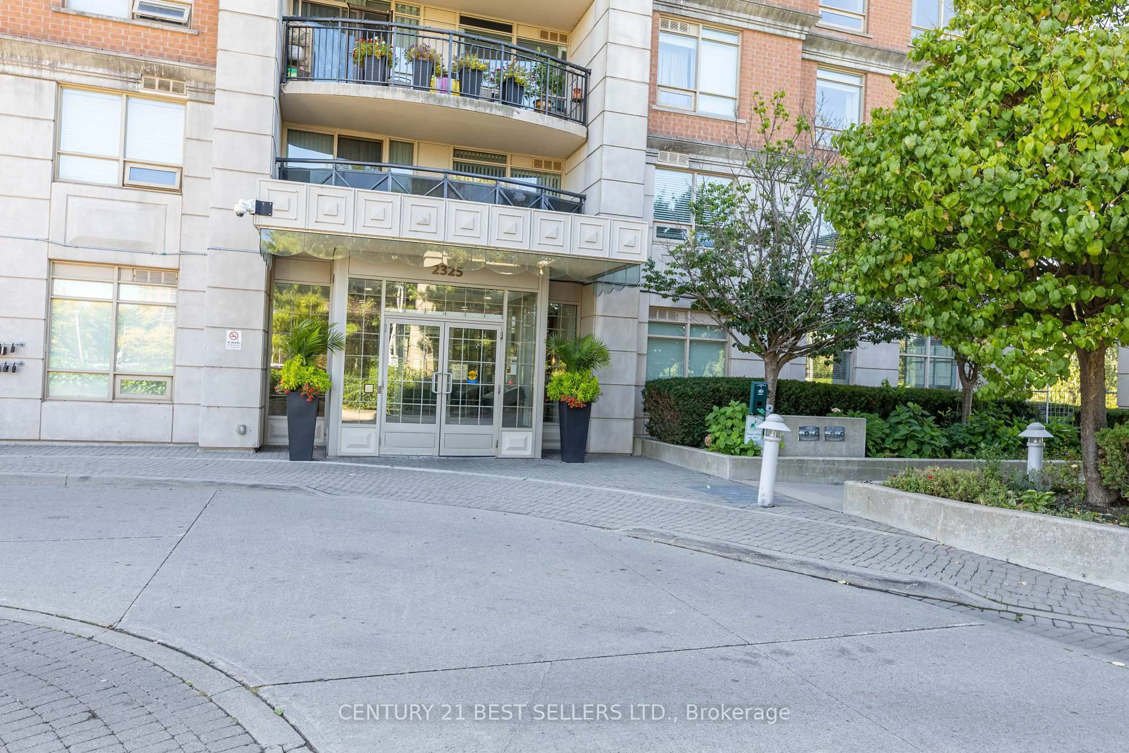 Indoor foyer for 2325 Central Park Dr #611, Oakville Ontario L6H 0E5