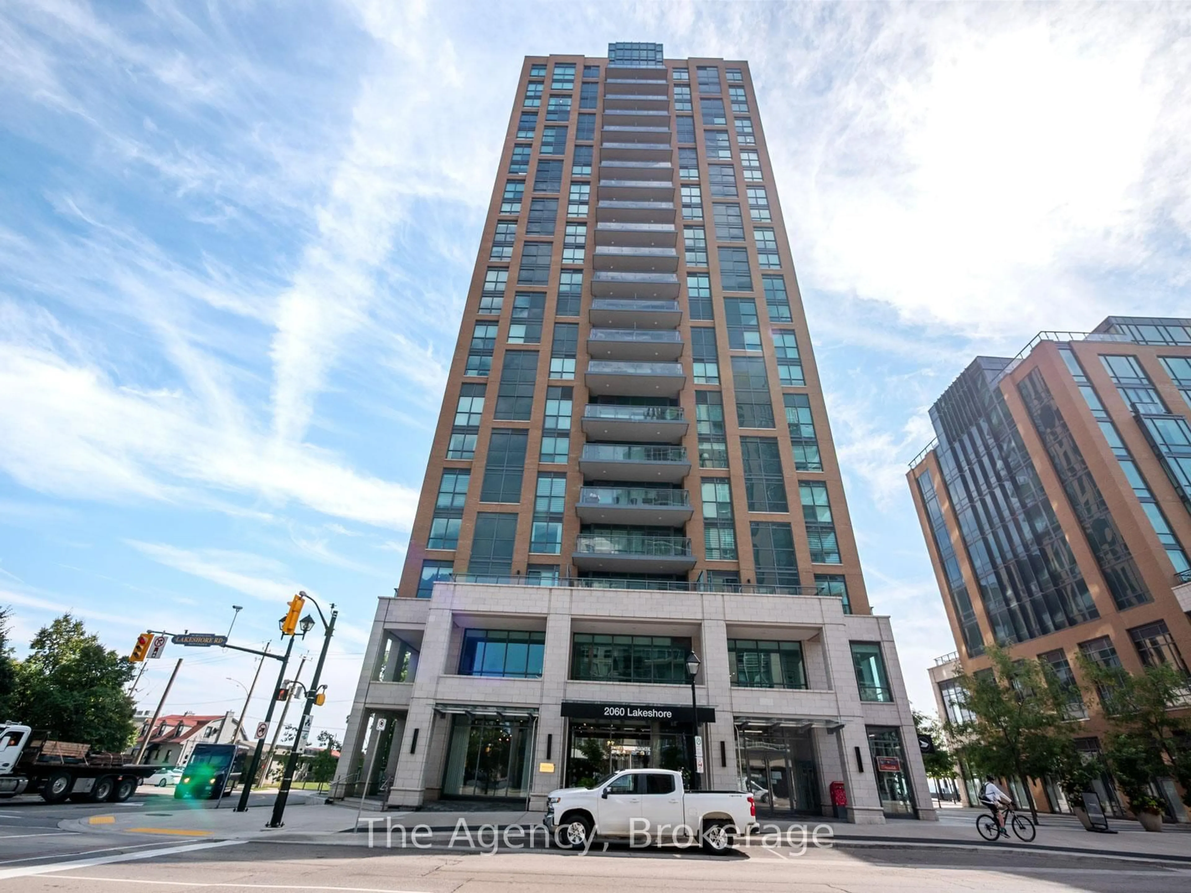 Indoor foyer for 2060 LAKESHORE Rd #1504, Burlington Ontario L7R 0G2