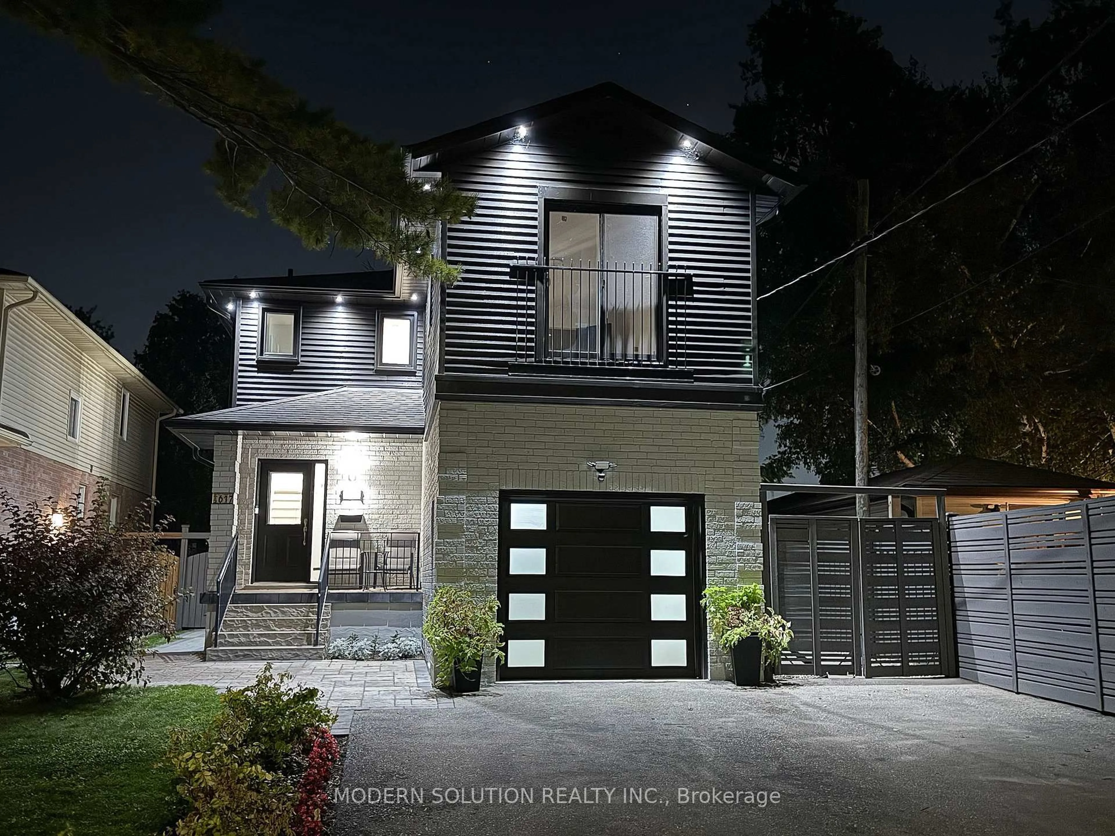 Home with brick exterior material, street for 617 Curzon Ave, Mississauga Ontario L5G 1P8