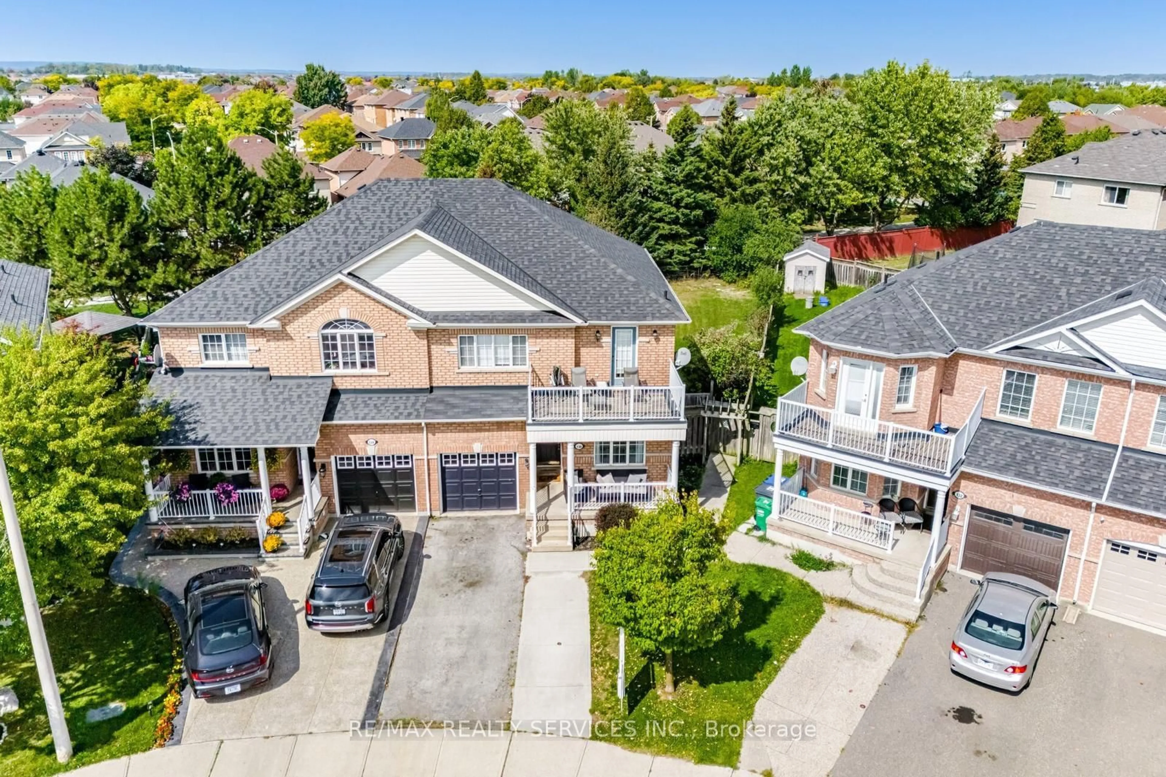 A pic from outside/outdoor area/front of a property/back of a property/a pic from drone, street for 130 Dells Acre, Brampton Ontario L7A 2X1