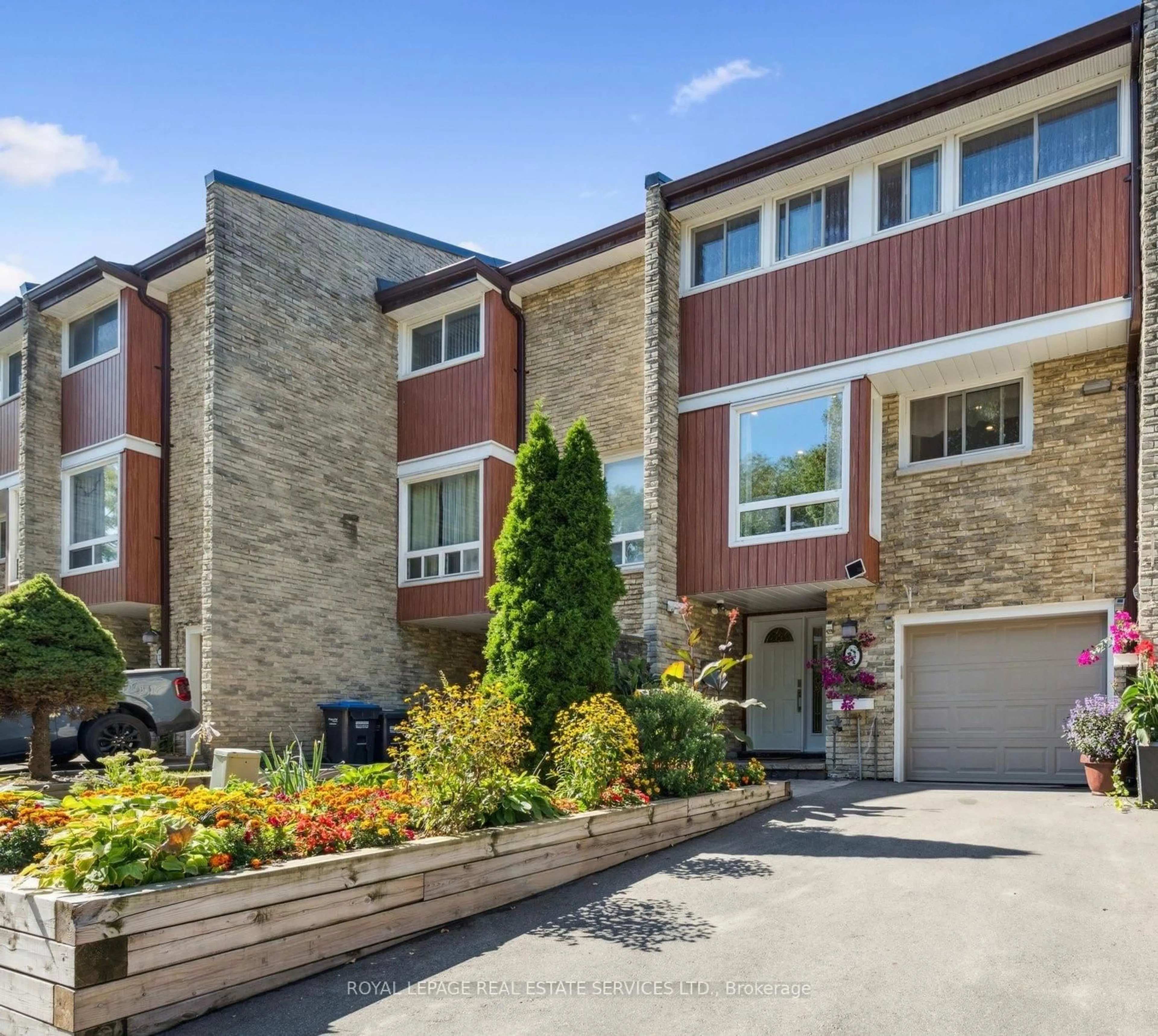 Unknown for 915 Inverhouse Dr #24, Mississauga Ontario L5J 4B2