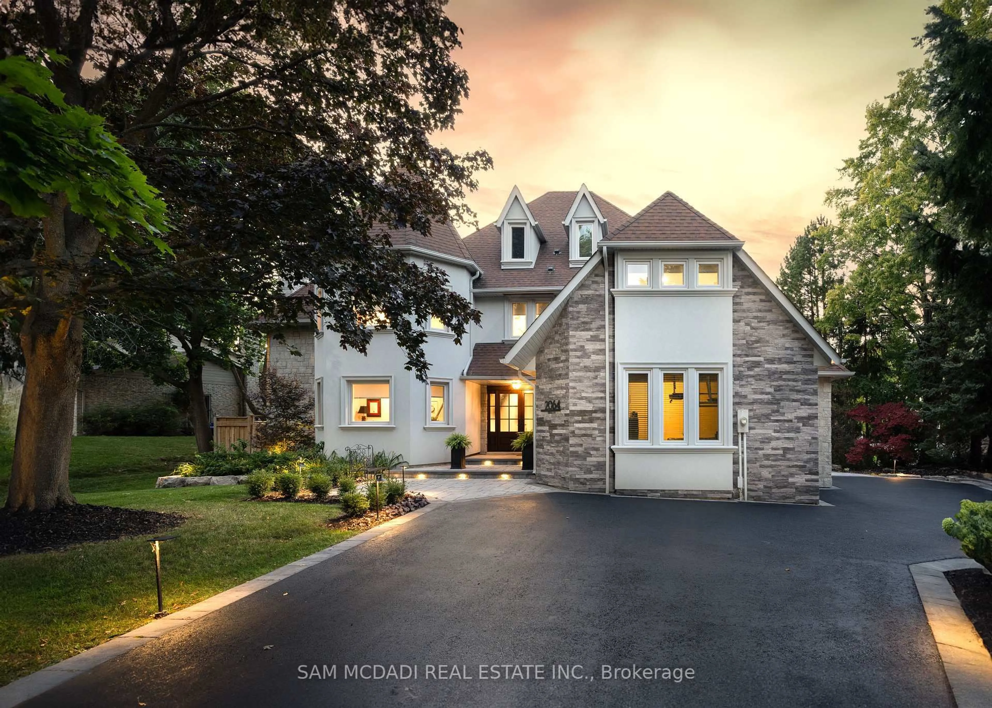 Home with brick exterior material, street for 2064 Almira Crt, Mississauga Ontario L5H 4A5