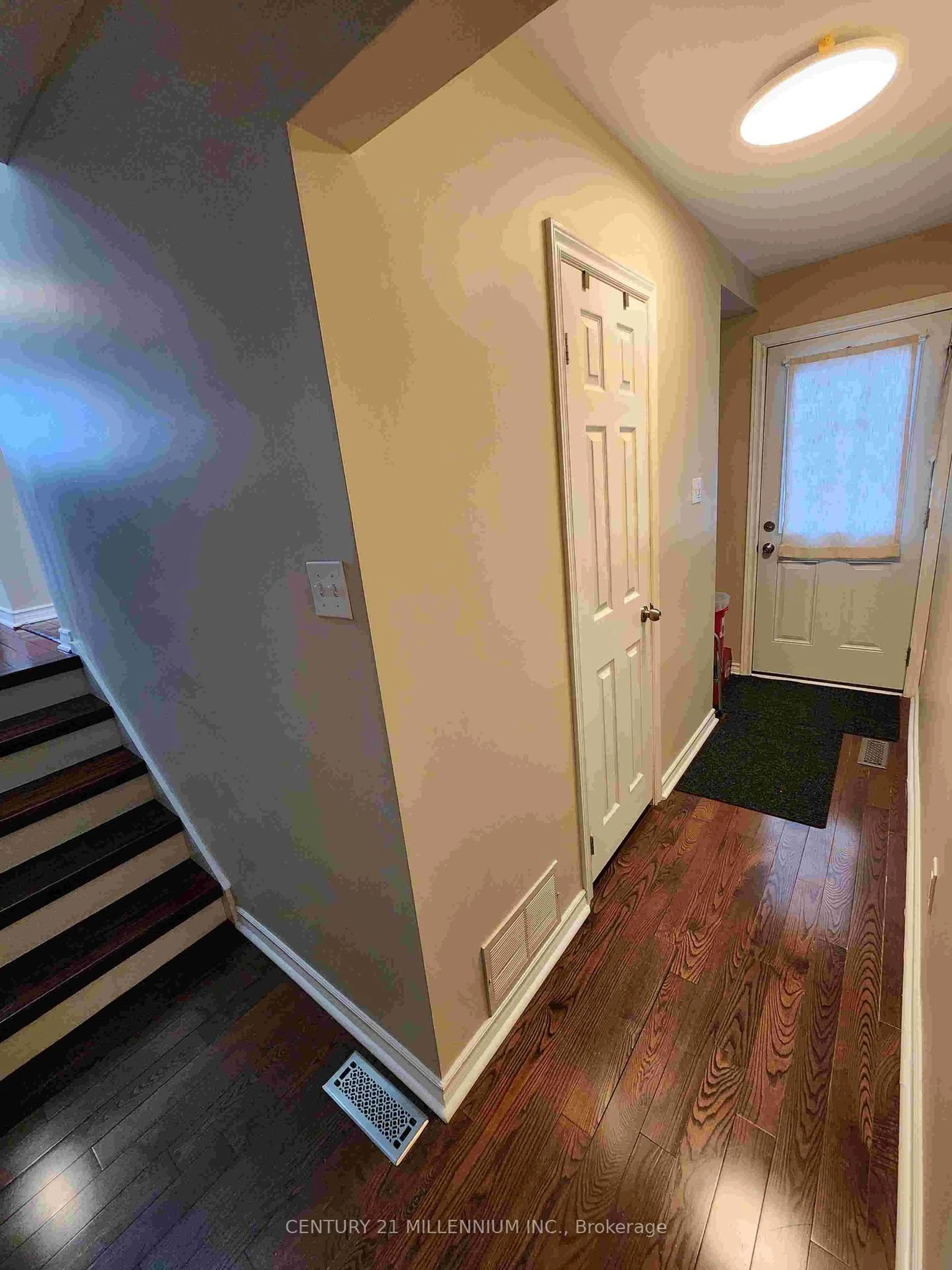 Indoor entryway for 51 Mancroft Cres, Brampton Ontario L6S 2V2