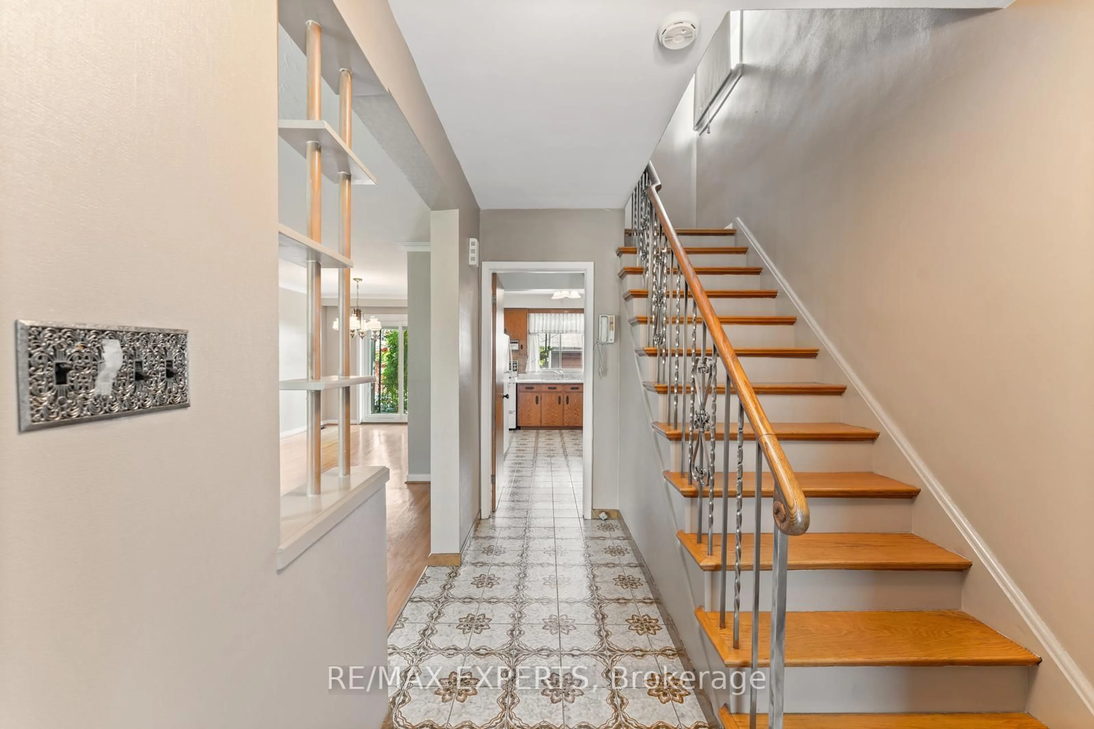 Unknown for 19 Peterdale Rd, Toronto Ontario M3L 1T8
