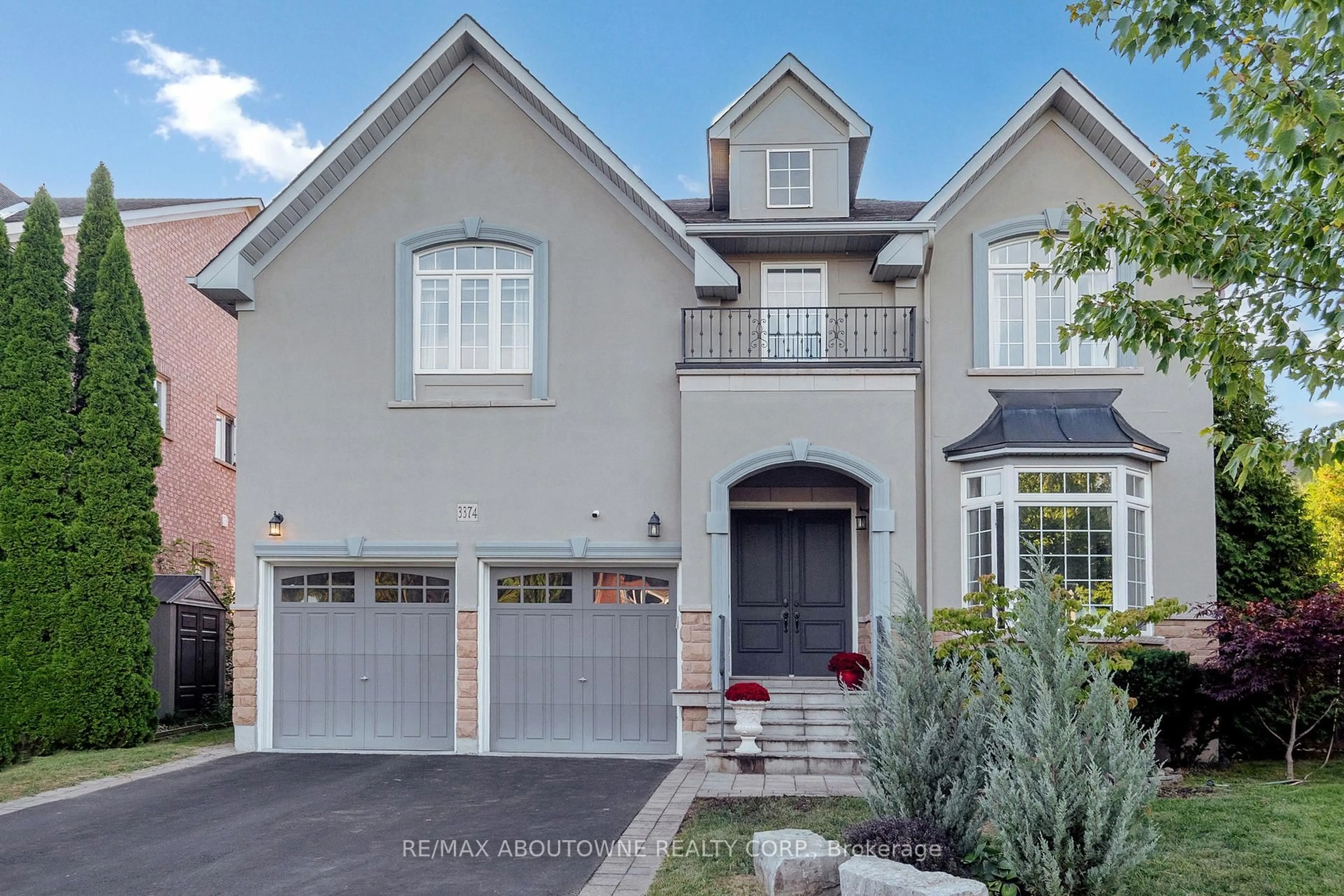 Home with brick exterior material, street for 3374 Fox Run Circ, Oakville Ontario L6L 6W4