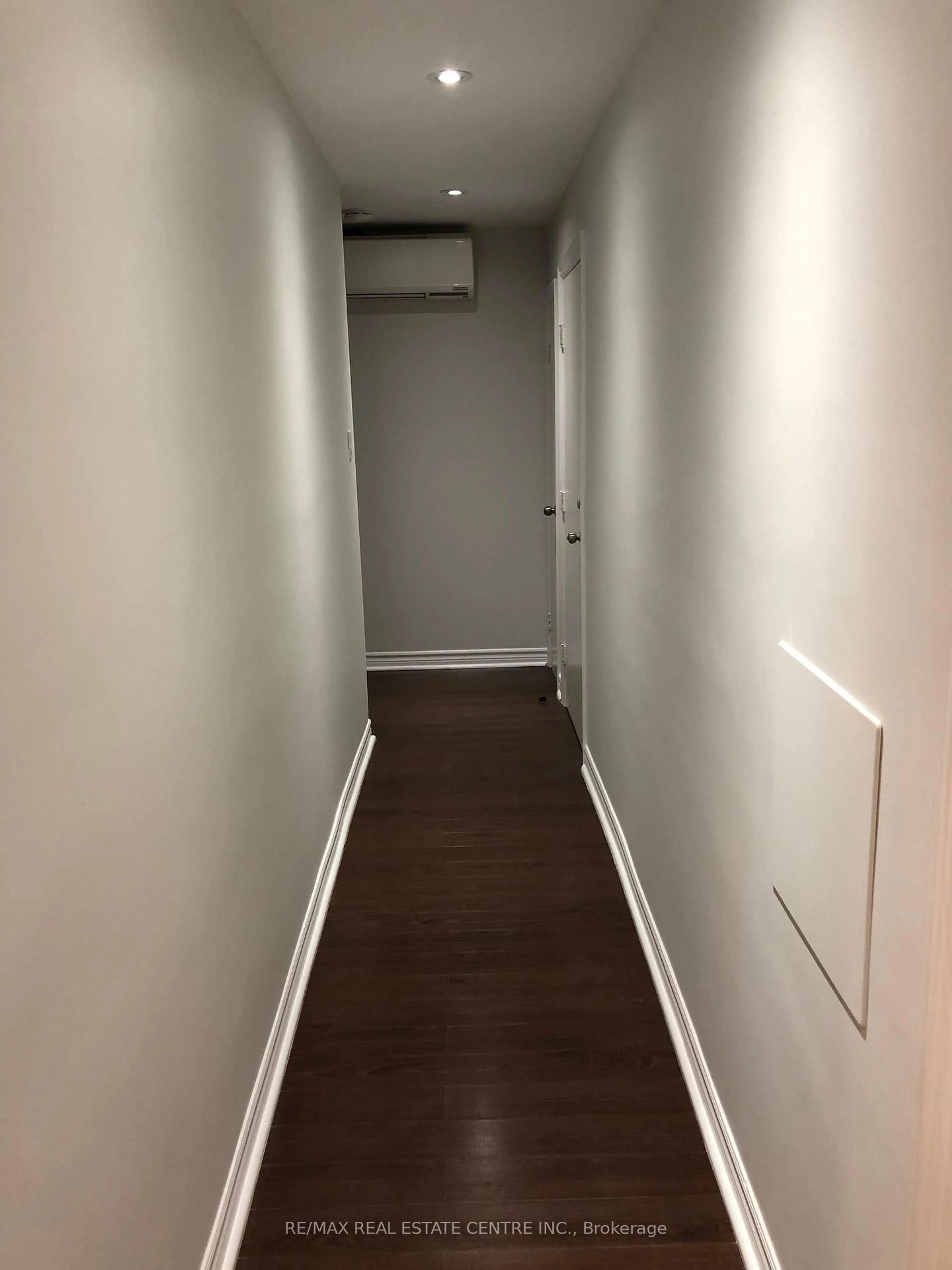 A pic of a room for 378 Lakeshore Rd, Mississauga Ontario L5H 1H5