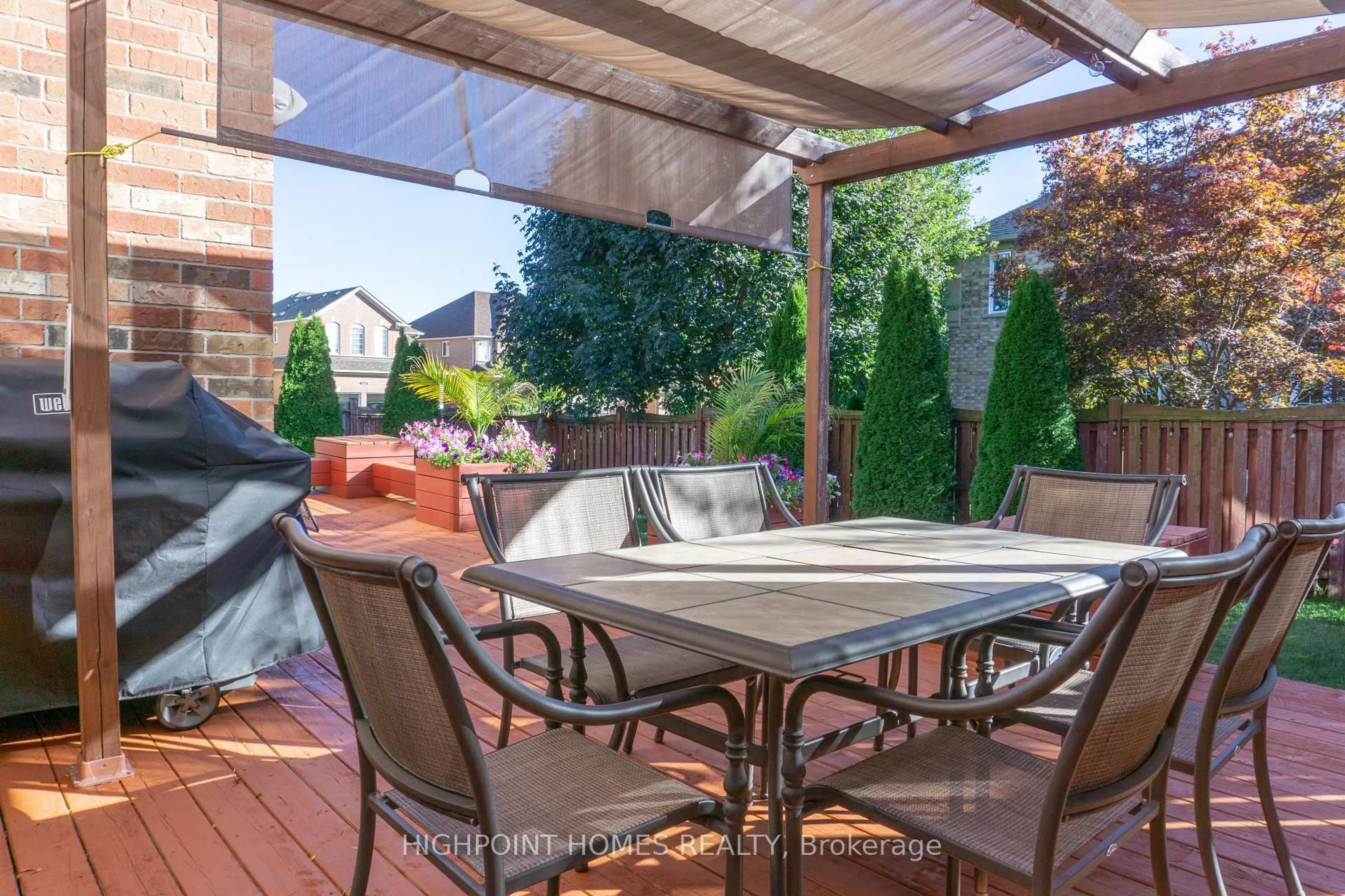 Patio, street for 2066 Willhaven Tr, Oakville Ontario L6M 5G3