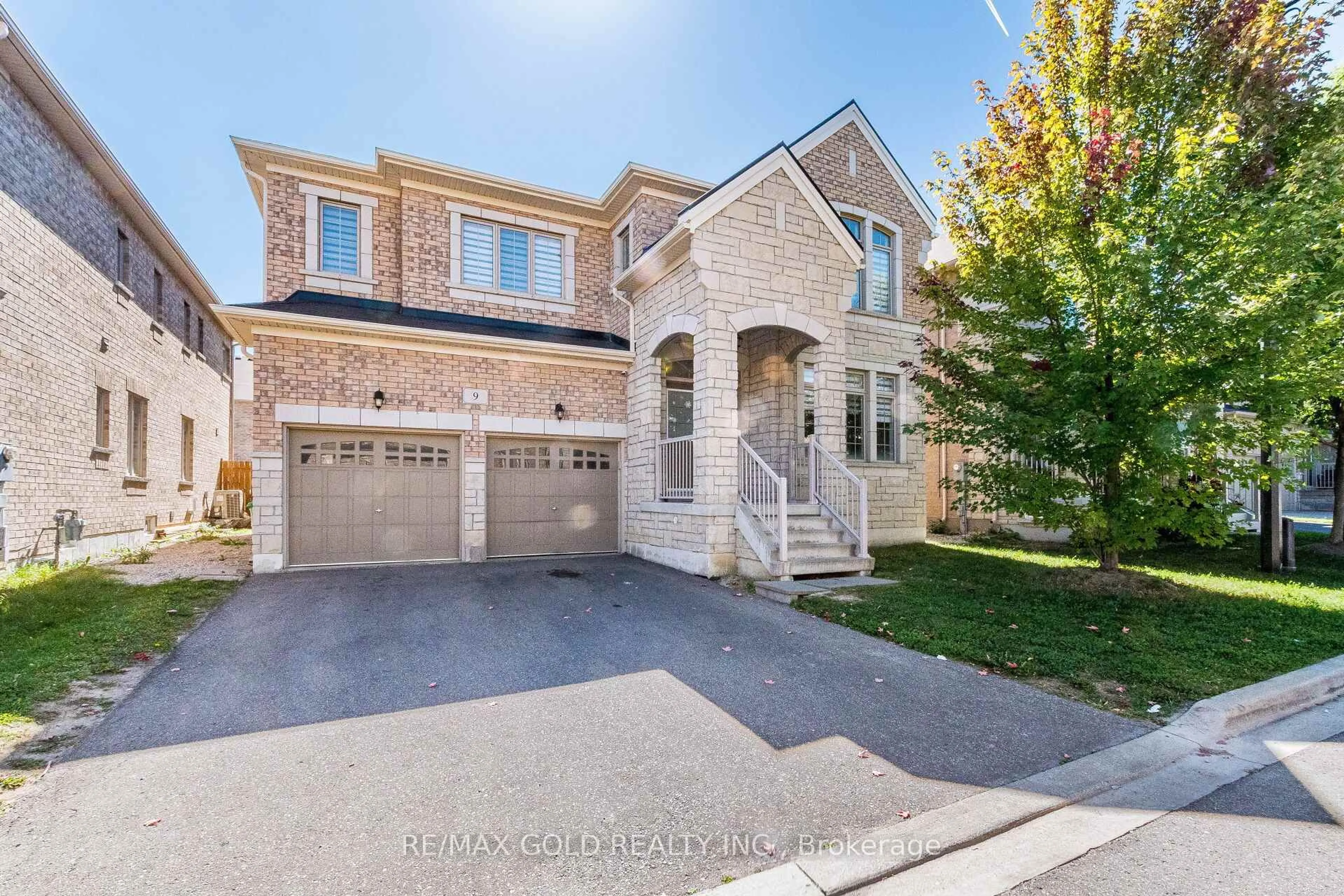 Home with brick exterior material, street for 9 Venue Rd, Brampton Ontario L6P 4E5