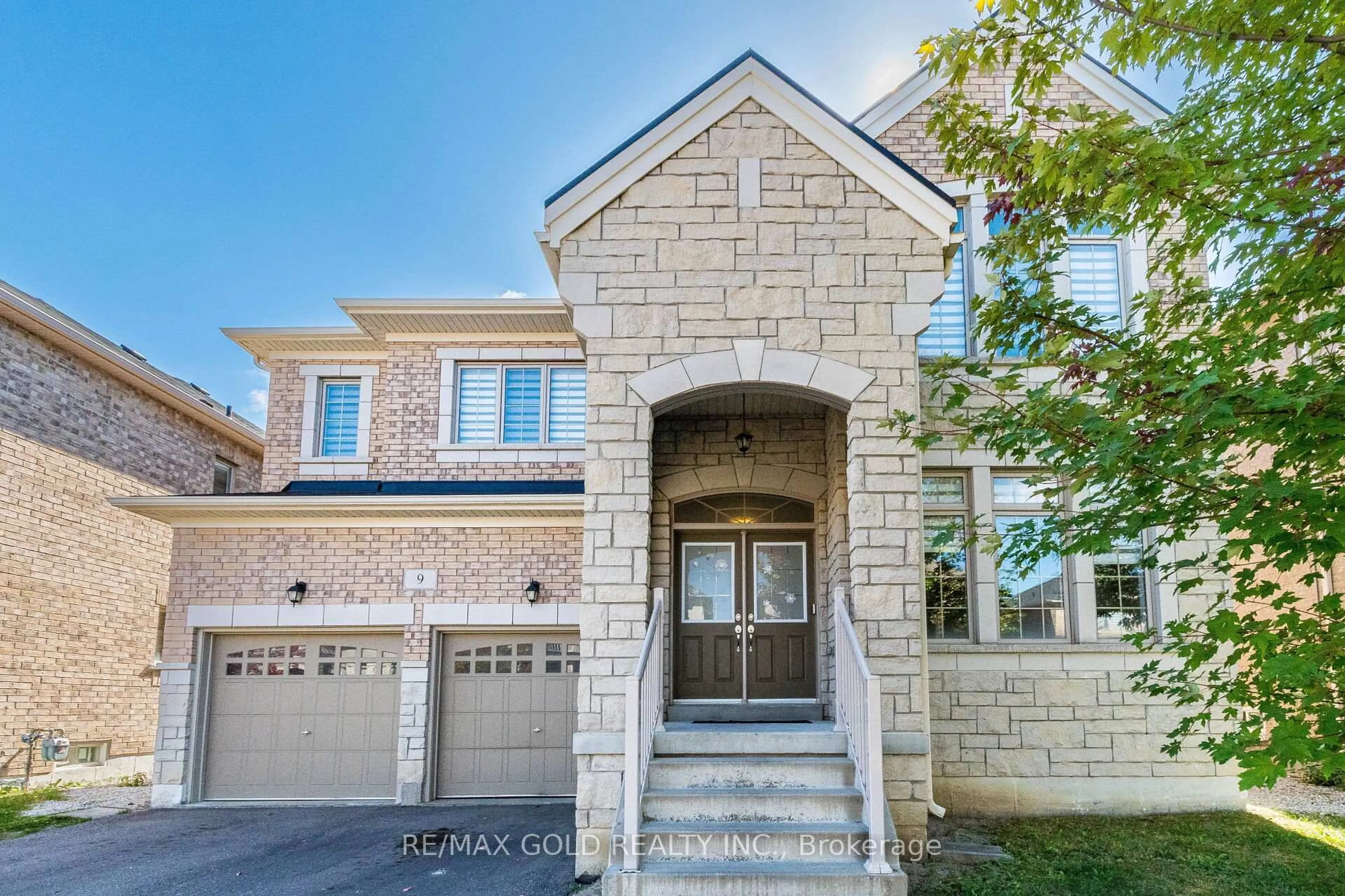 Home with brick exterior material, street for 9 Venue Rd, Brampton Ontario L6P 4E5