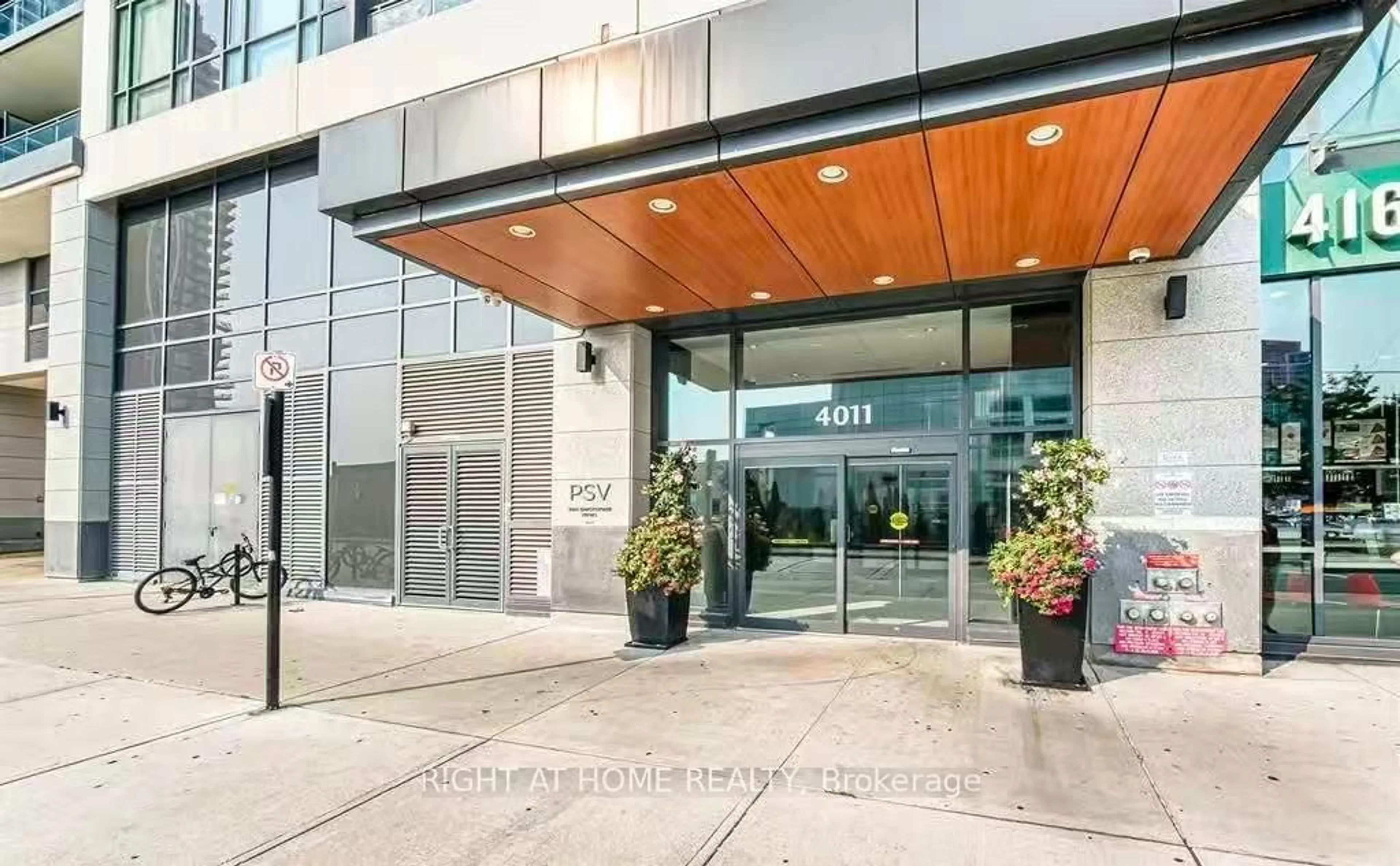Indoor foyer for 4011 Brickstone Mews #407, Mississauga Ontario L5B 0J7