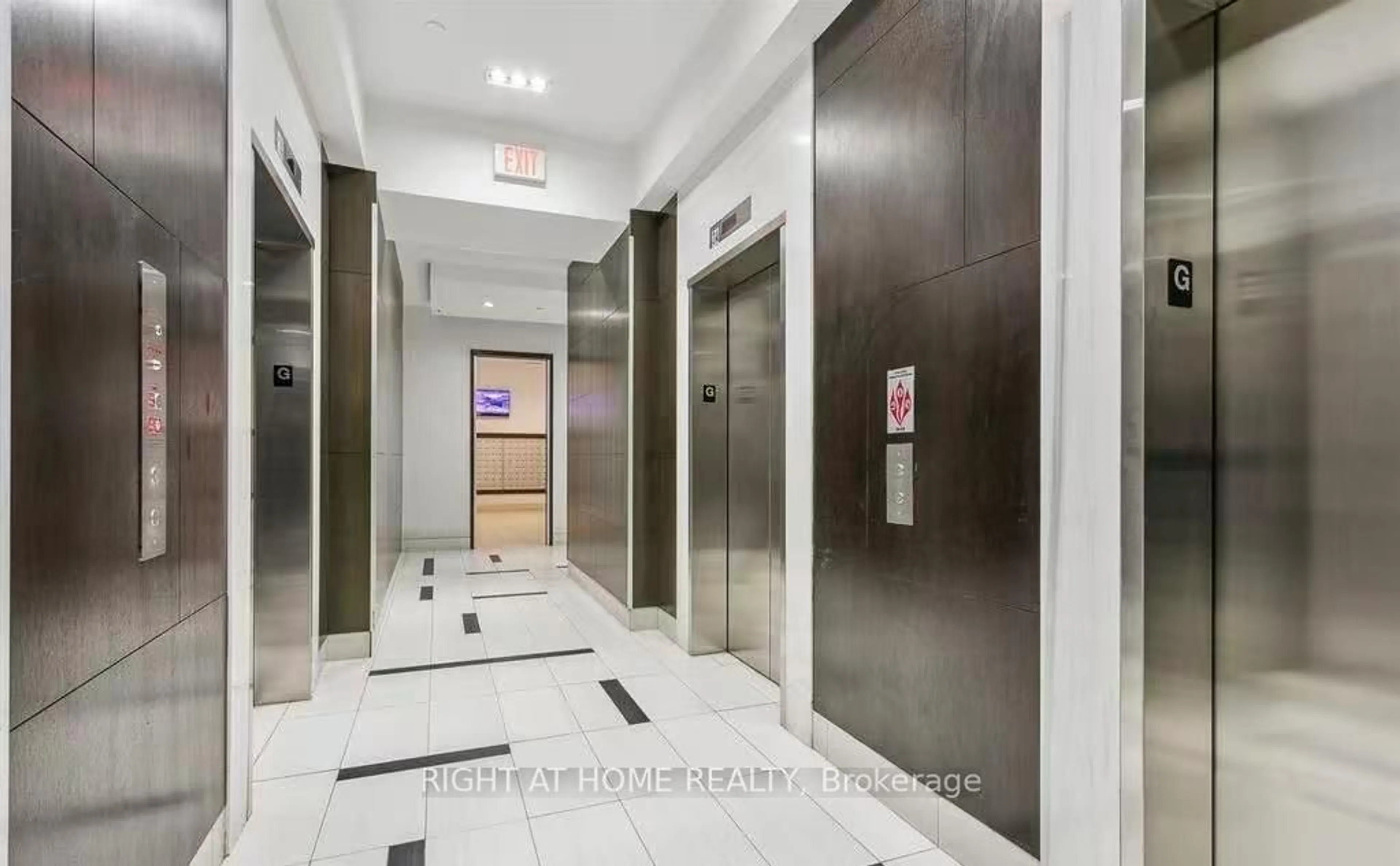 Indoor foyer for 4011 Brickstone Mews #407, Mississauga Ontario L5B 0J7