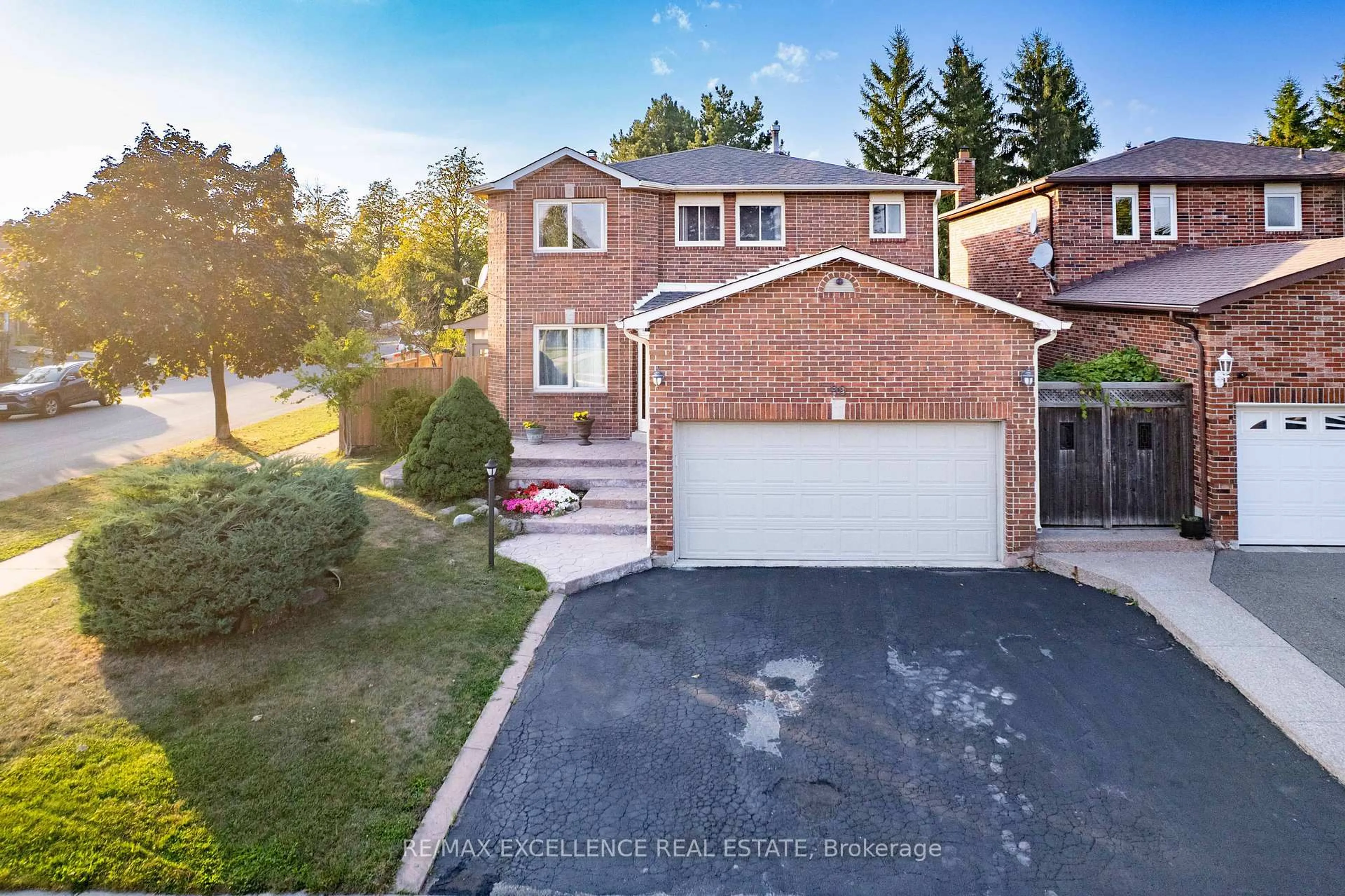 A pic from outside/outdoor area/front of a property/back of a property/a pic from drone, street for 99 Castlehill Rd, Brampton Ontario L6X 4C3