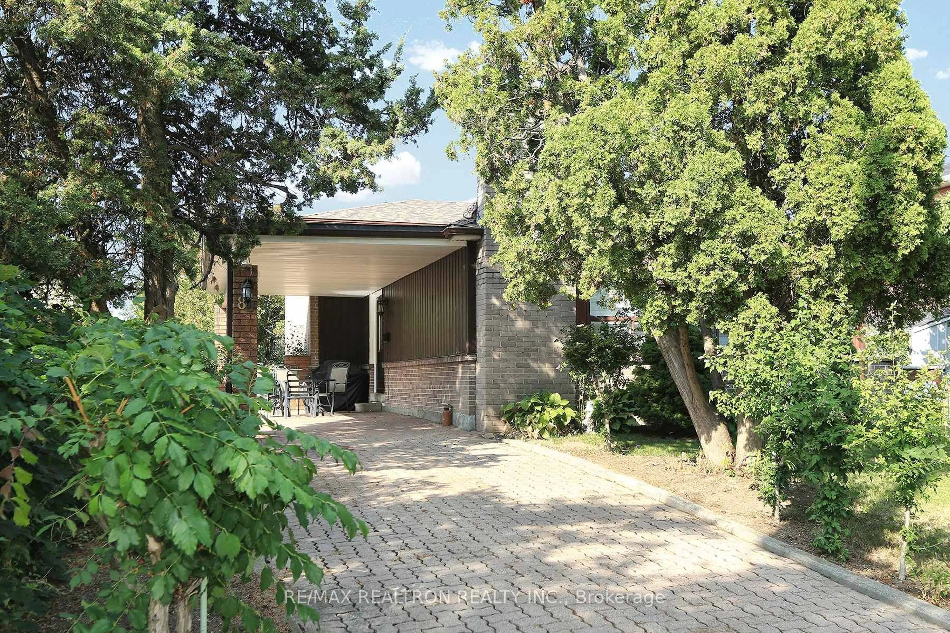 Patio, street for 80 Bloomington Cres, Toronto Ontario M3N 1R1