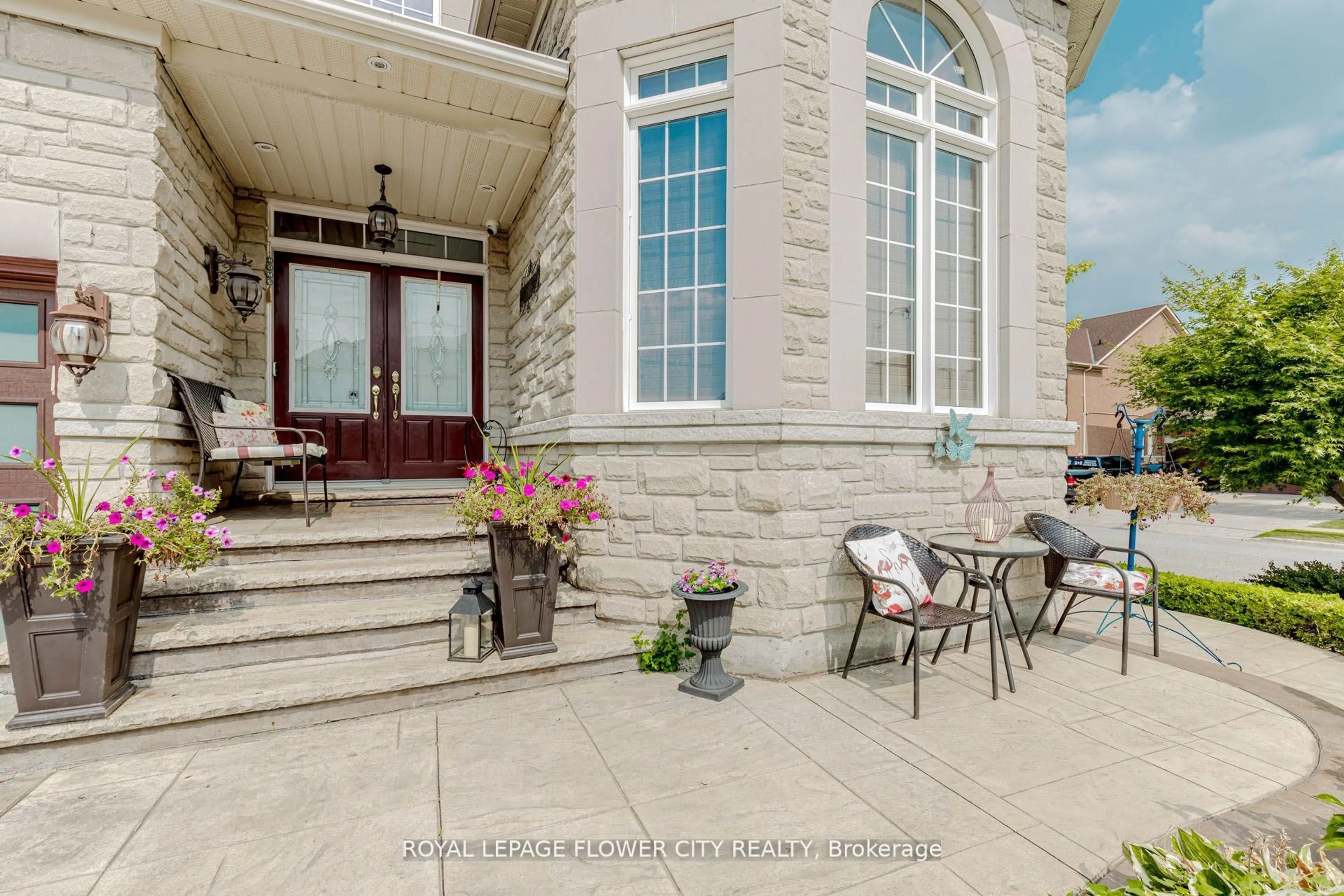 Patio, street for 11 Vintonridge Dr, Brampton Ontario L6P 2T8
