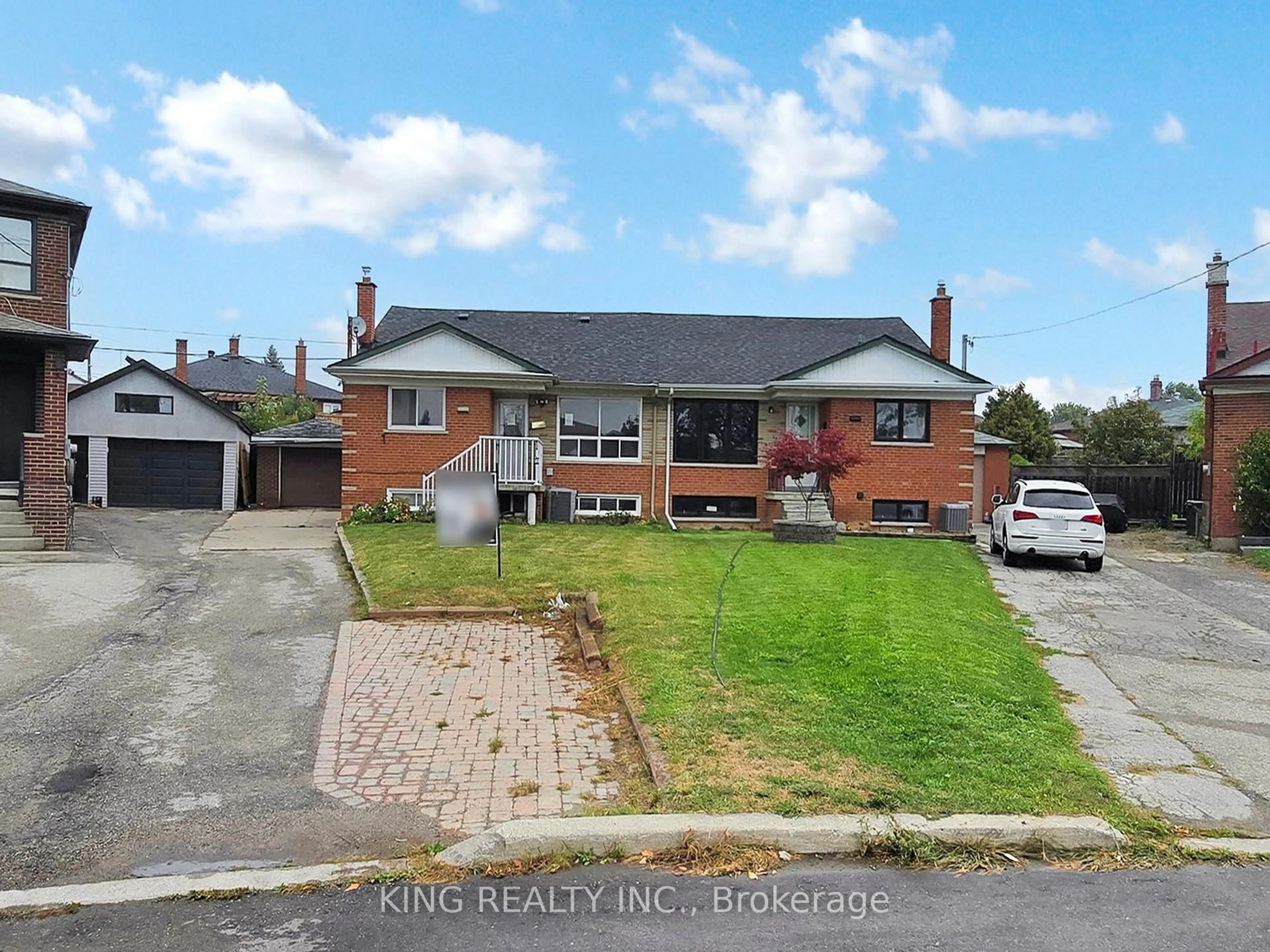 A pic from outside/outdoor area/front of a property/back of a property/a pic from drone, street for 62 KANARICK CRES Cres, Toronto Ontario M3L 1P4