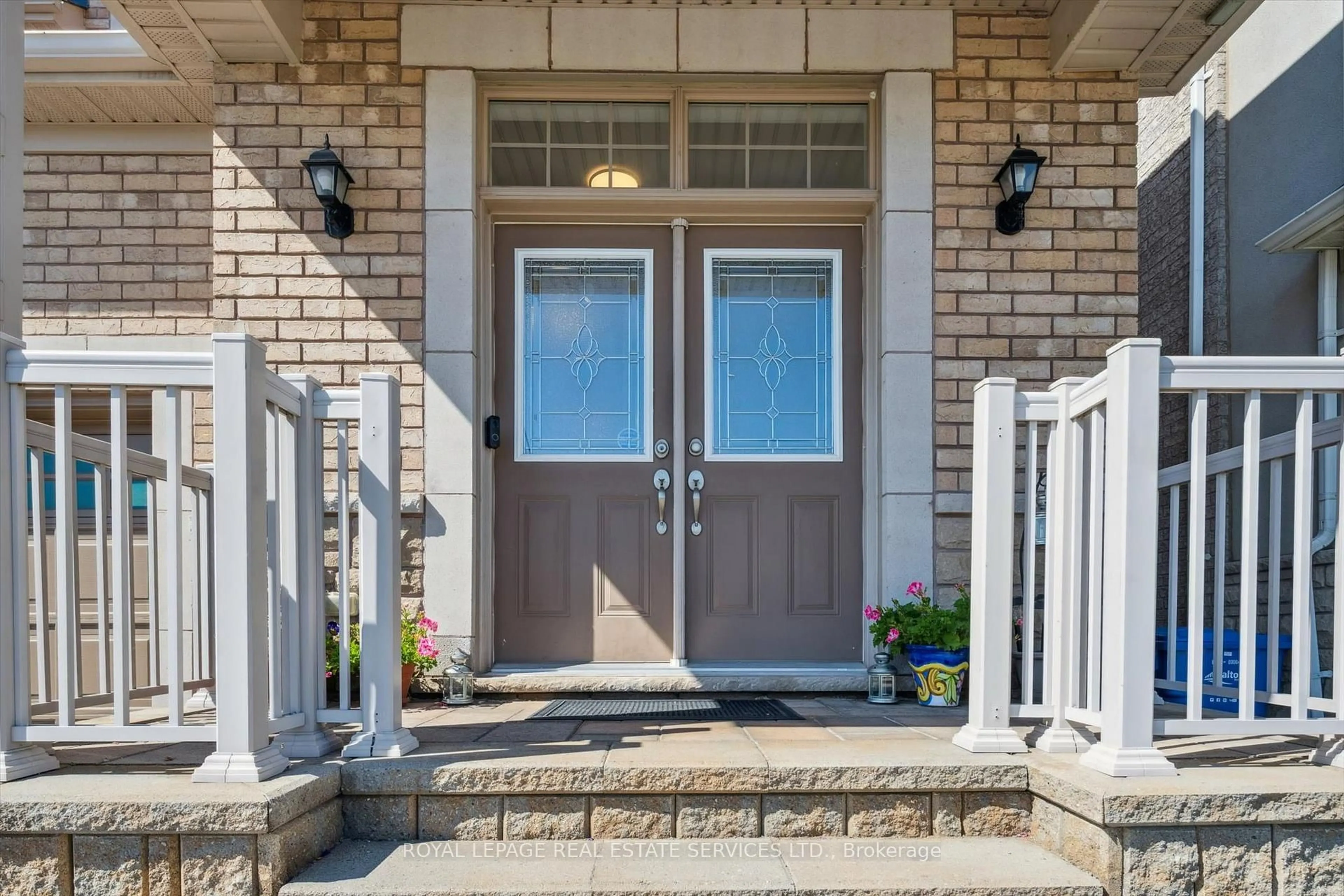 Indoor entryway for 2517 Pine Glen Rd, Oakville Ontario L6M 0R7