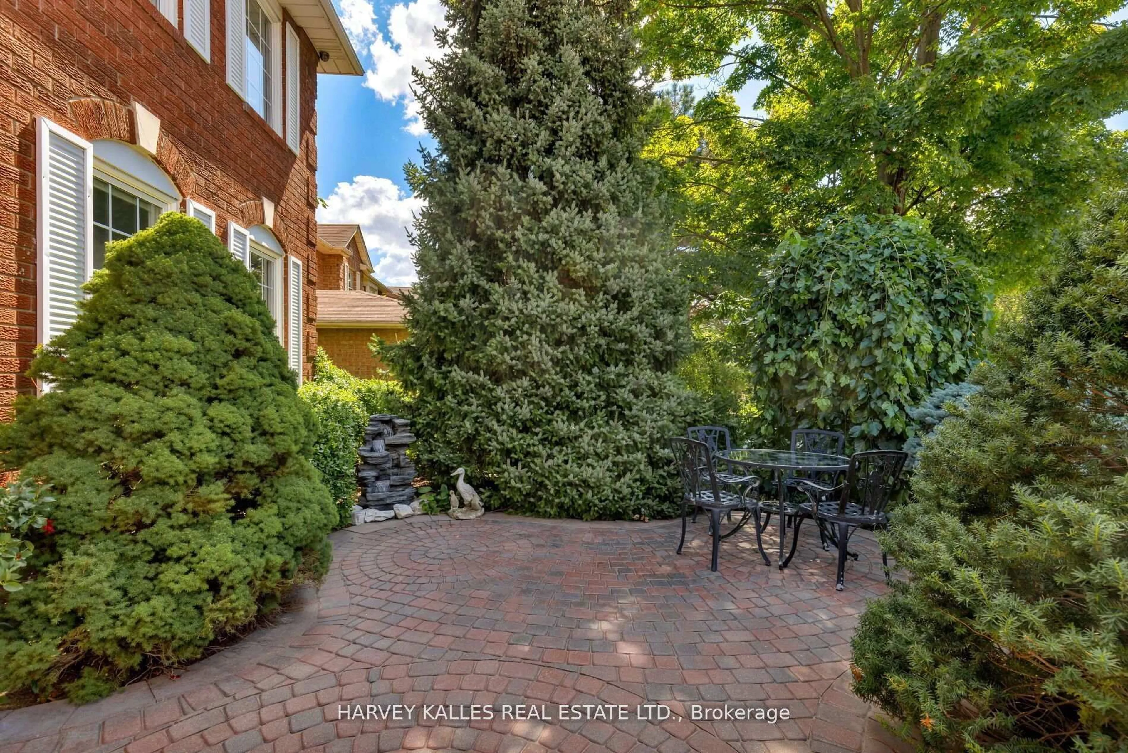 Patio, street for 16 Robaldon Rd, Toronto Ontario M9A 5A7
