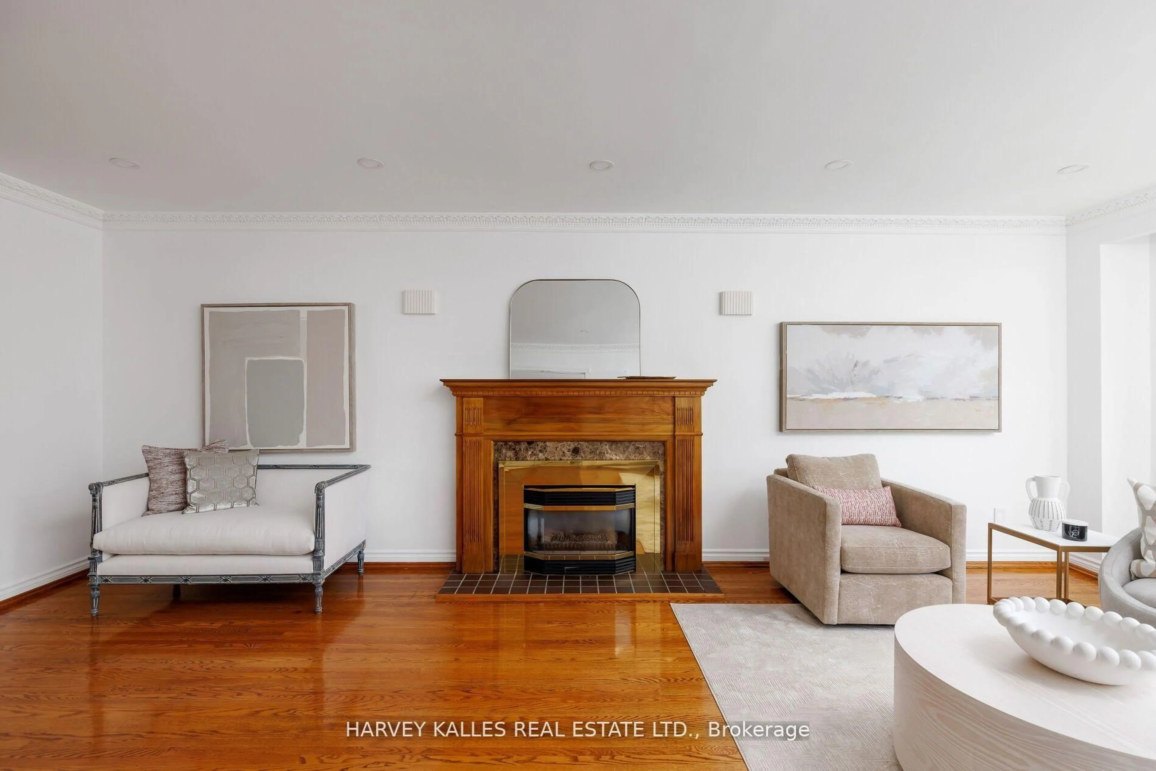 Living room with furniture, unknown for 16 Robaldon Rd, Toronto Ontario M9A 5A7