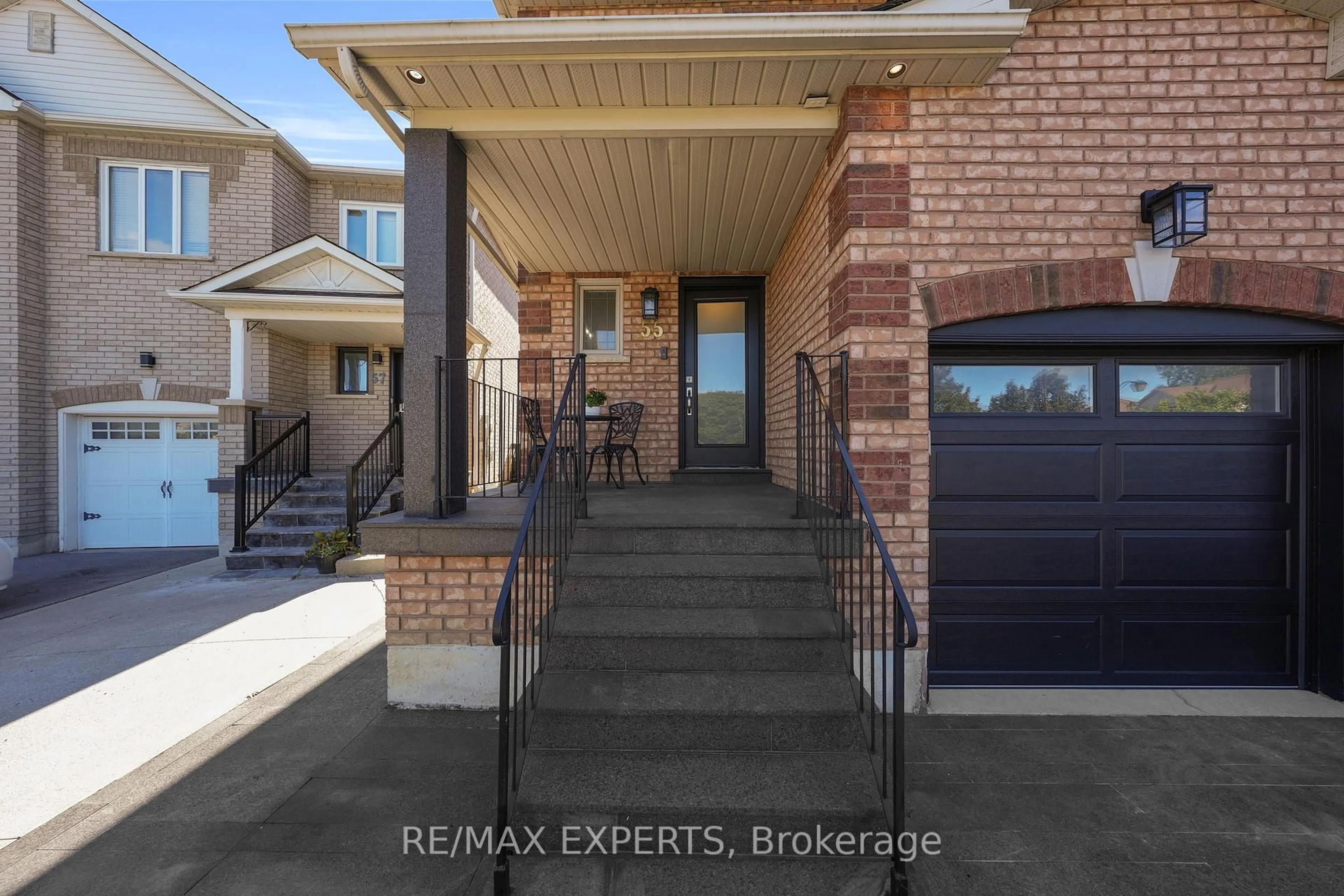 Indoor entryway for 55 Manorwood Crt, Caledon Ontario L7E 2T2