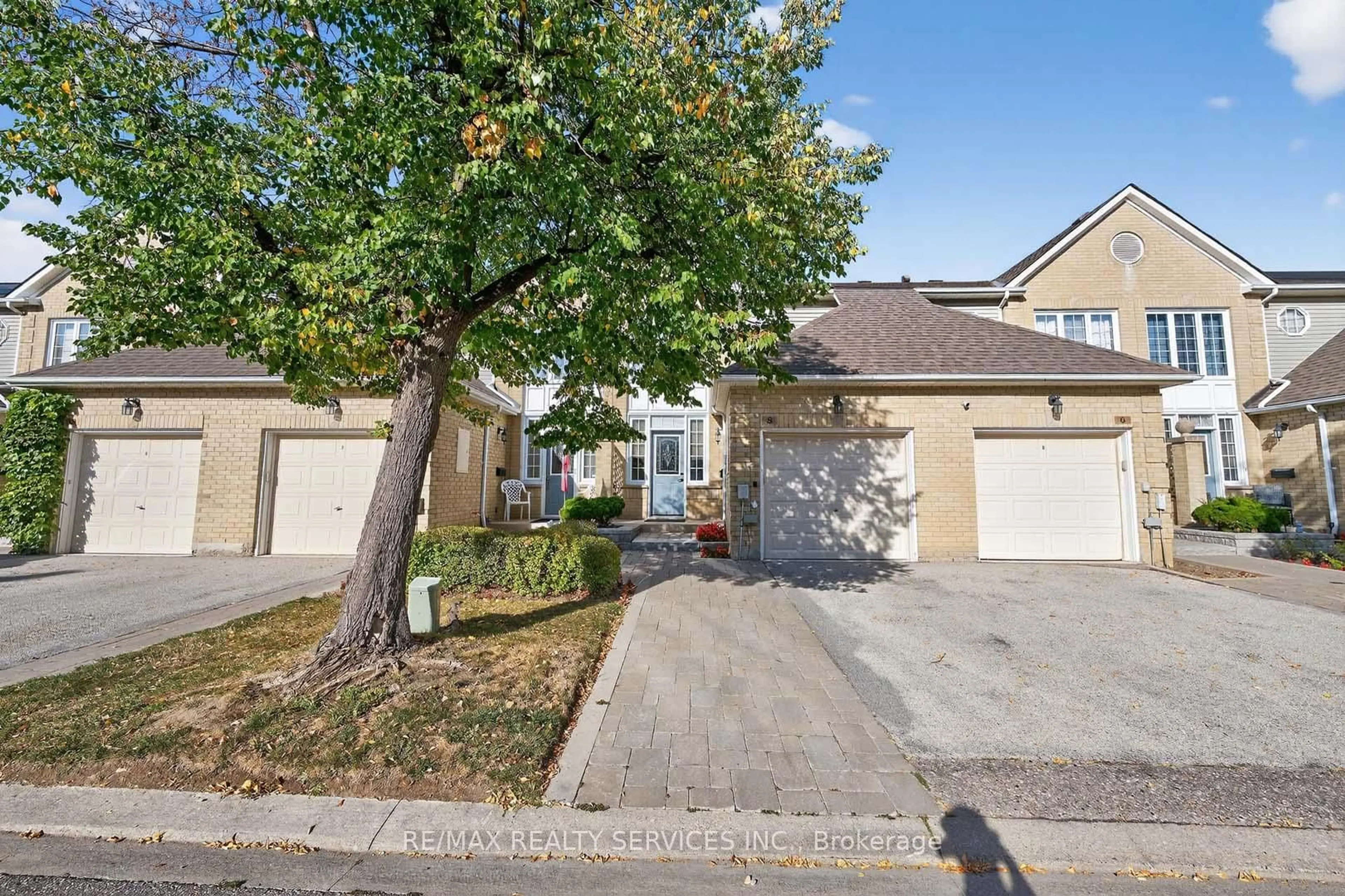 A pic from outside/outdoor area/front of a property/back of a property/a pic from drone, street for 8 Hartnell Sq, Brampton Ontario L6S 5W7