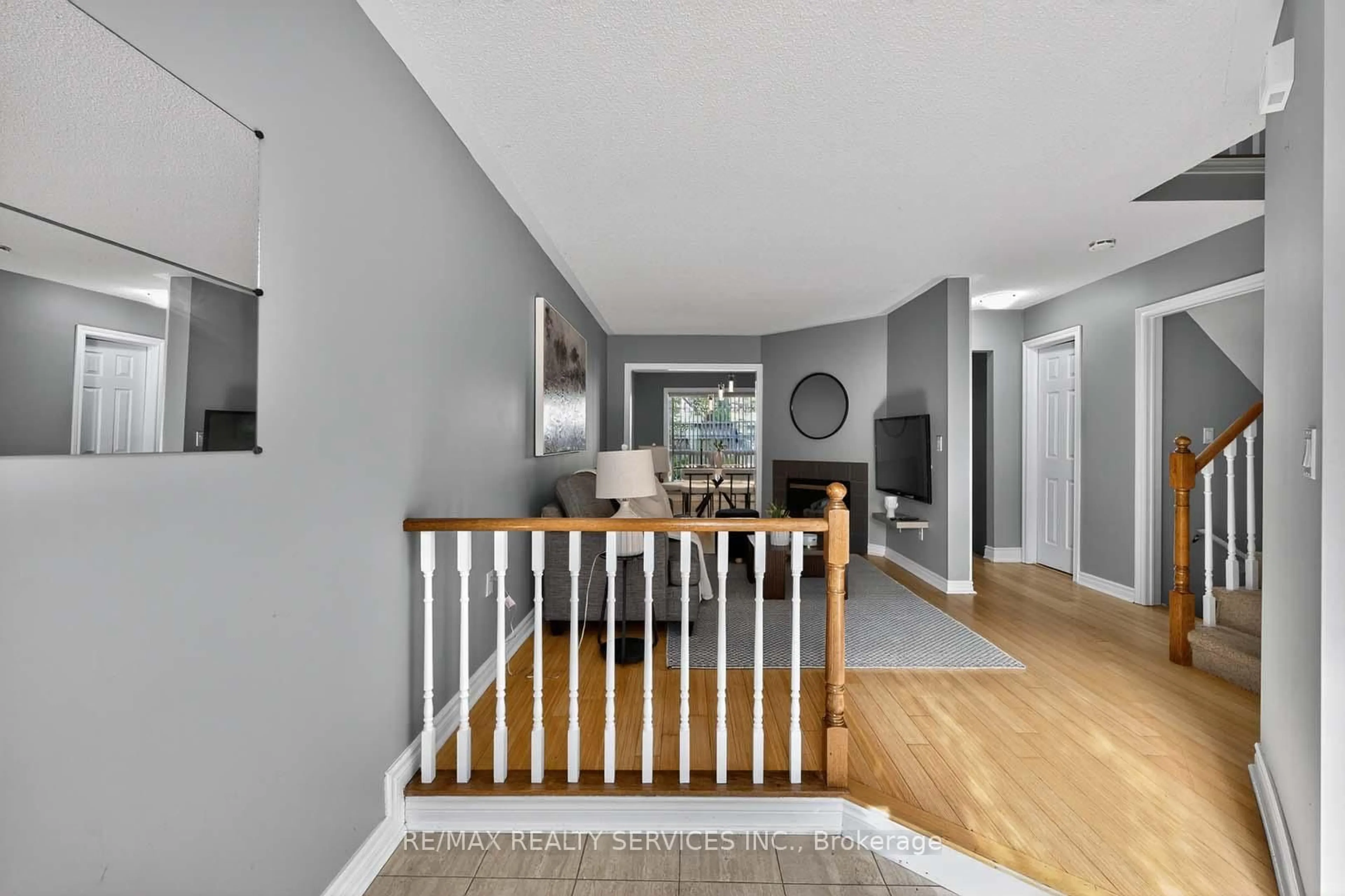 Indoor entryway for 8 Hartnell Sq, Brampton Ontario L6S 5W7