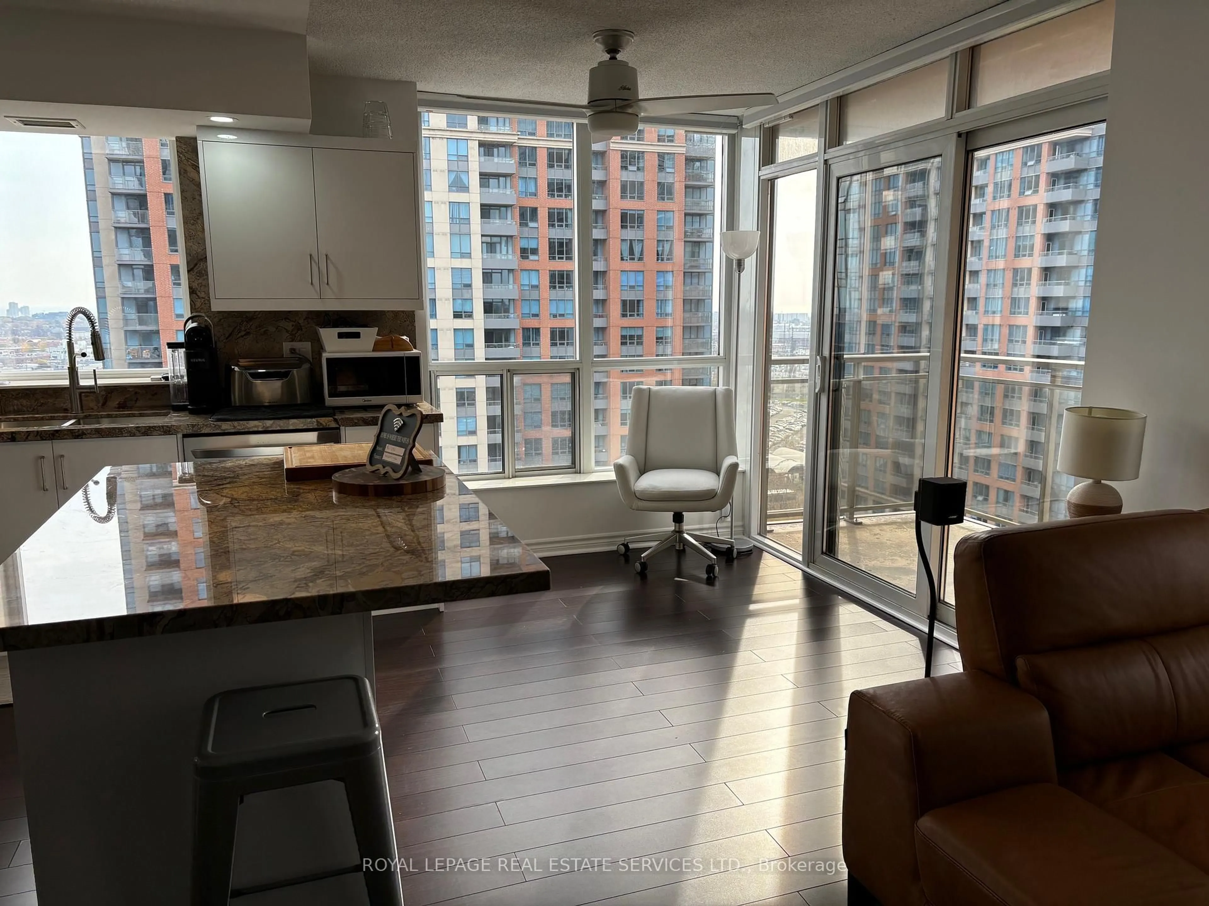 Unknown for 5229 Dundas St #1210, Toronto Ontario M9B 6L9